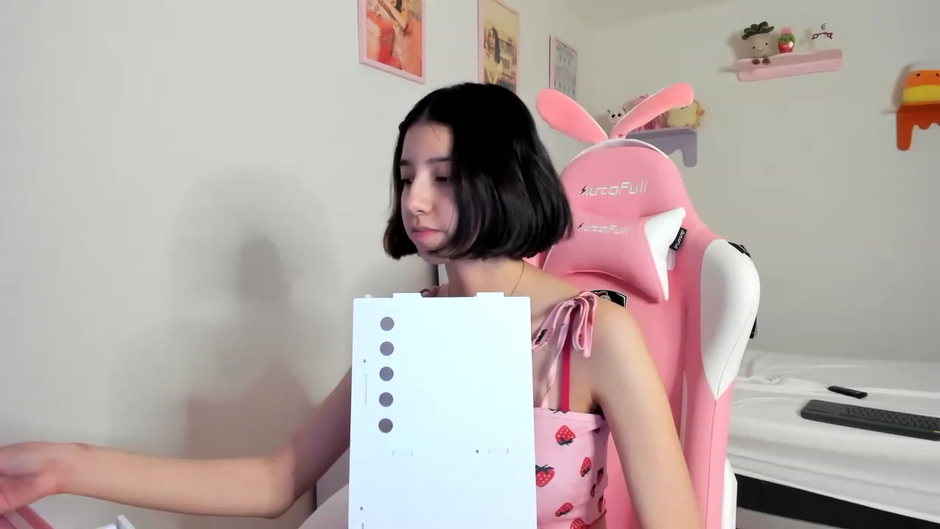 Gallery image thumbnail from Cherrycute666's myfreecams stream on, 05/08/2023, 02:24 image 10 of 20