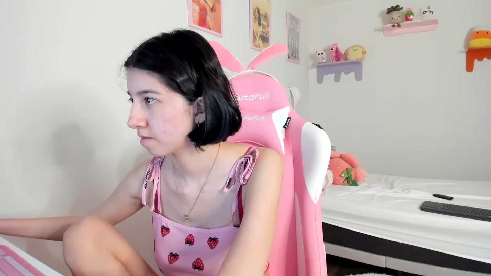 Gallery image thumbnail from Cherrycute666's myfreecams stream on, 05/08/2023, 02:24 image 3 of 20