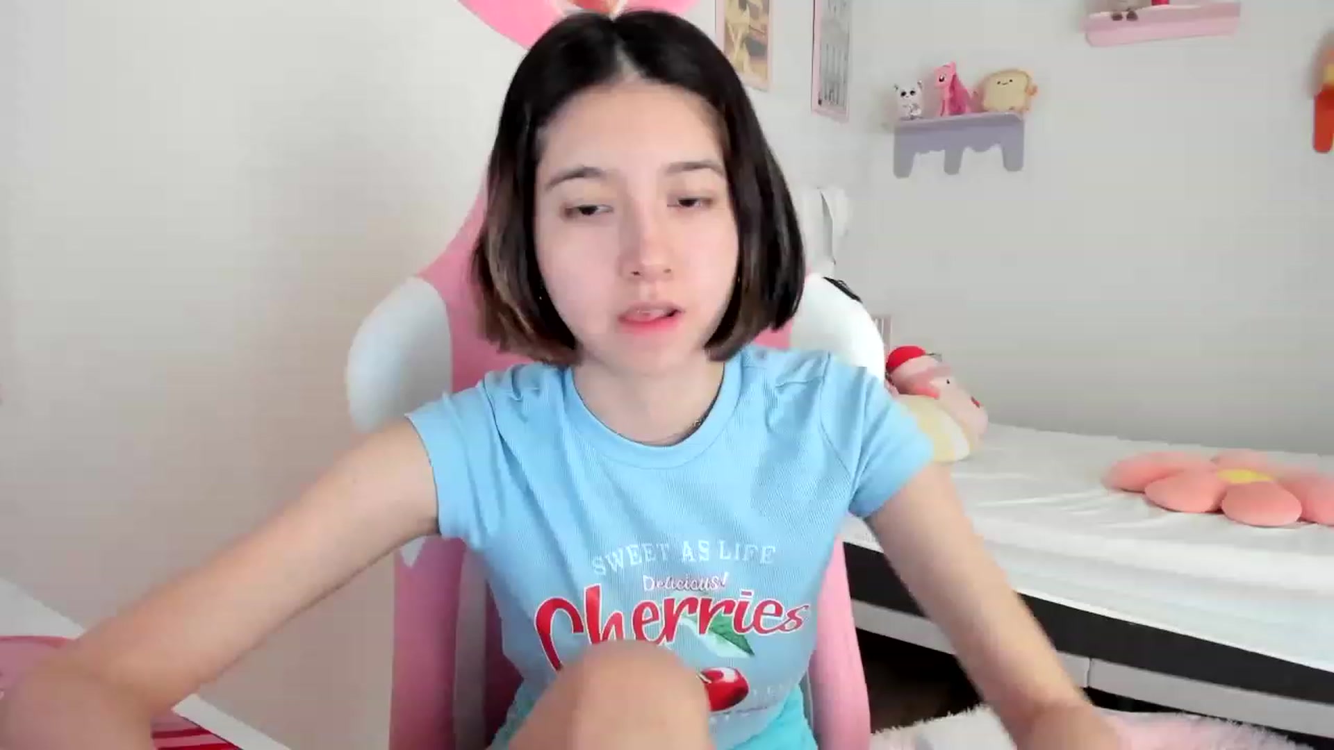 Gallery image thumbnail from Cherrycute666's myfreecams stream on, 05/08/2023, 18:22 image 15 of 20