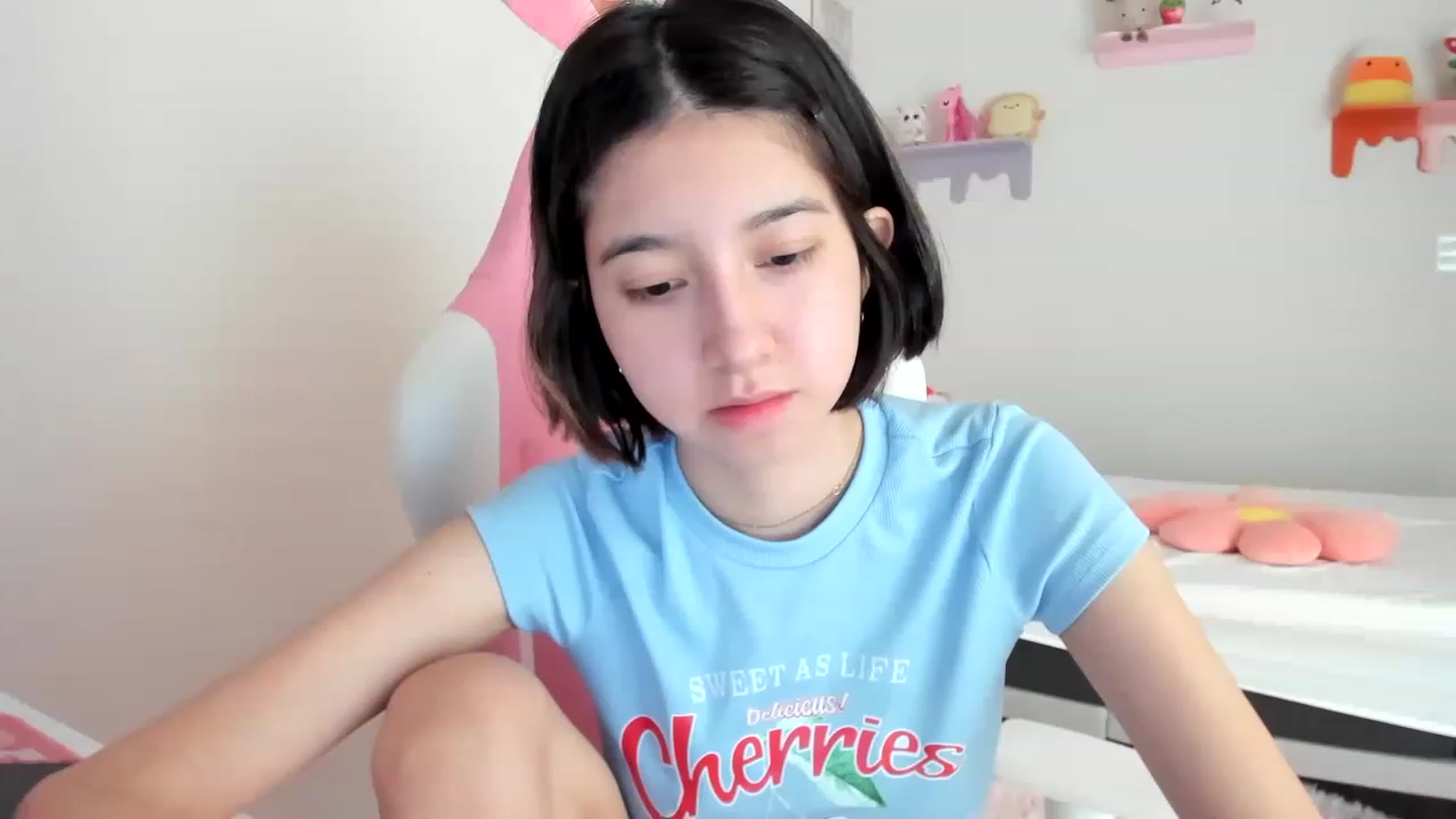 Gallery image thumbnail from Cherrycute666's myfreecams stream on, 05/08/2023, 18:22 image 12 of 20