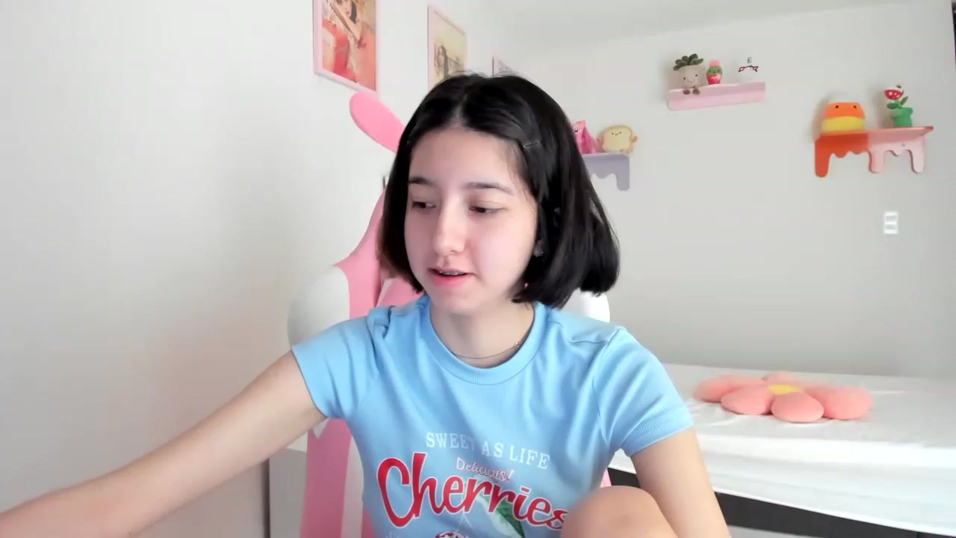 Gallery image thumbnail from Cherrycute666's myfreecams stream on, 05/08/2023, 18:22 image 1 of 20
