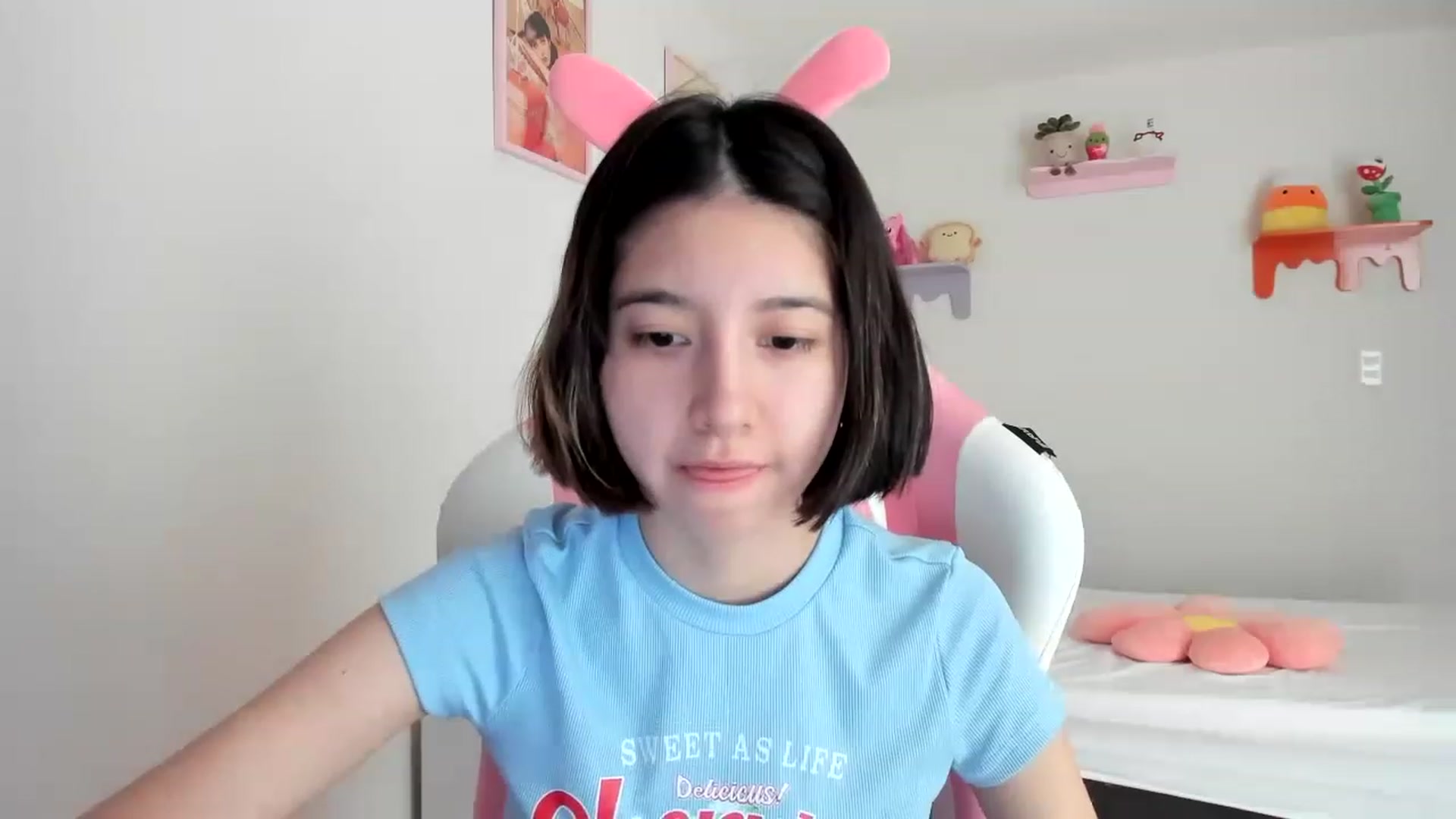 Gallery image thumbnail from Cherrycute666's myfreecams stream on, 05/08/2023, 18:22 image 8 of 20