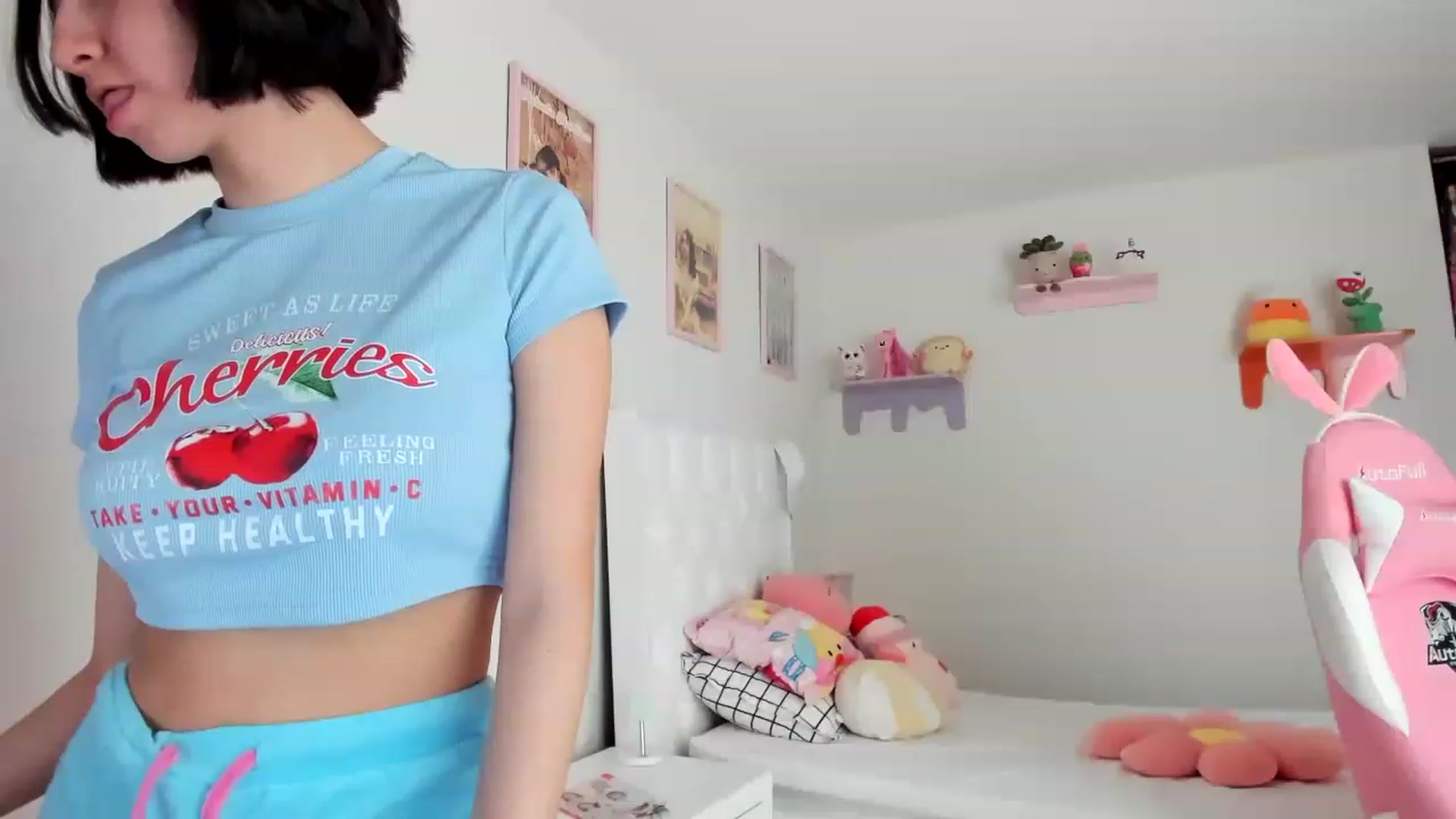 Gallery image thumbnail from Cherrycute666's myfreecams stream on, 05/08/2023, 18:22 image 4 of 20
