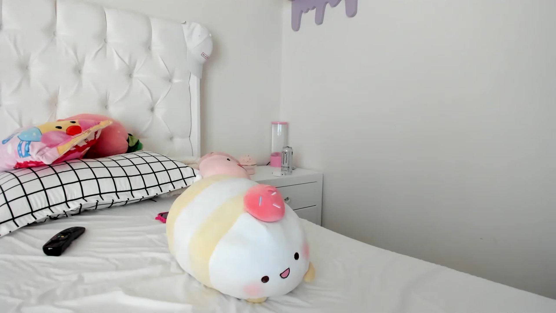 Gallery image thumbnail from Cherrycute666's myfreecams stream on, 05/08/2023, 19:34 image 14 of 20