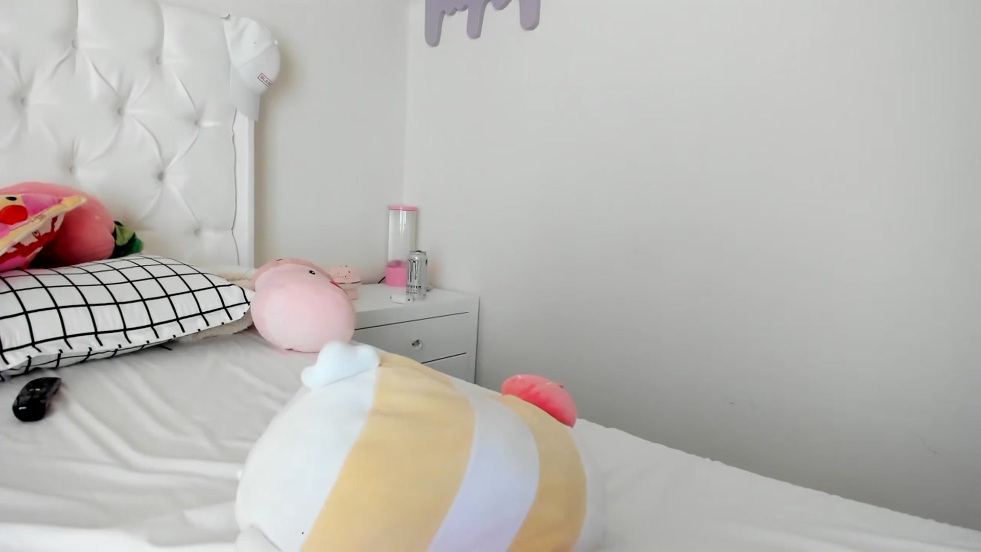 Gallery image thumbnail from Cherrycute666's myfreecams stream on, 05/08/2023, 19:34 image 20 of 20