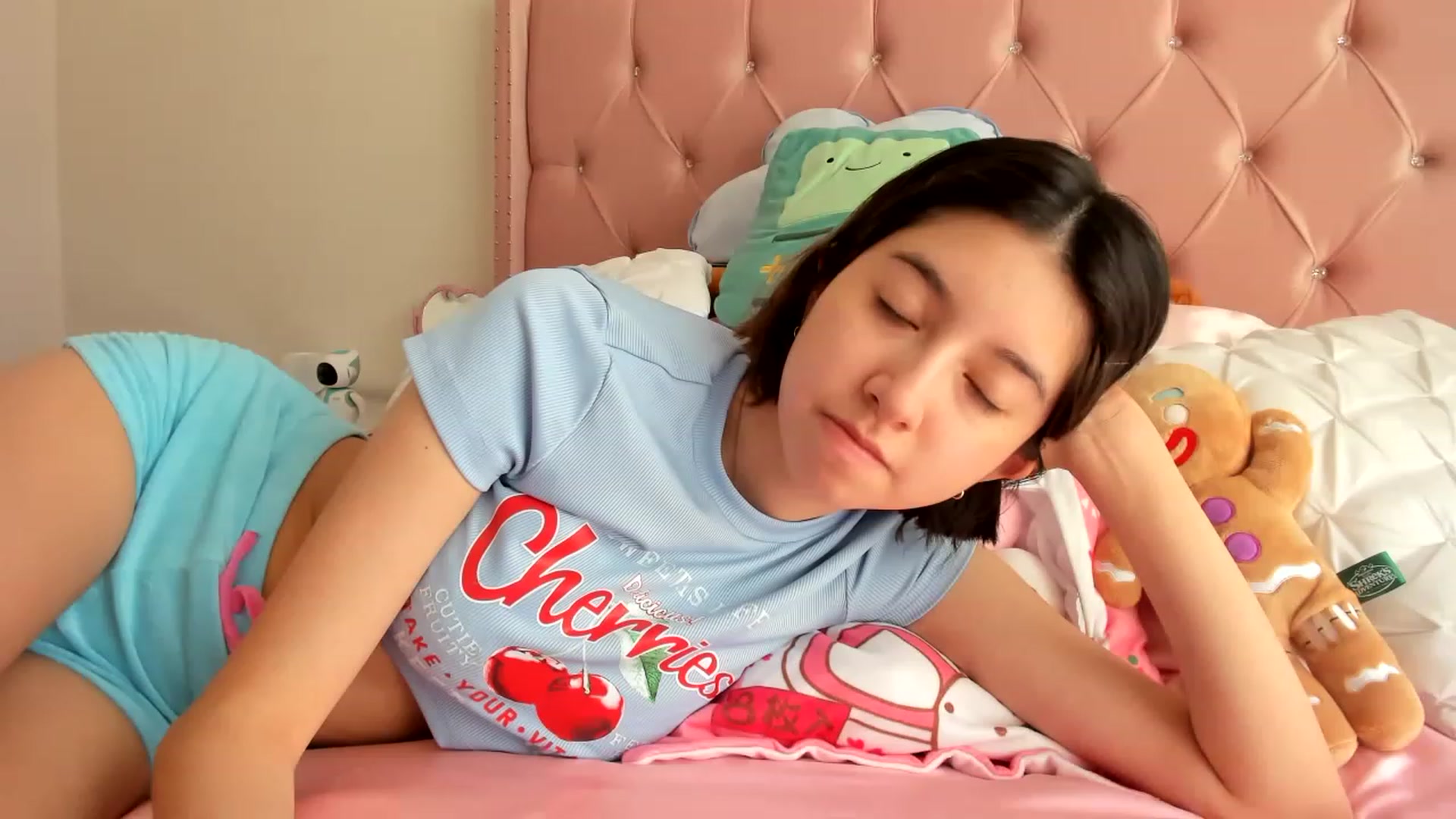 Gallery image thumbnail from Cherrycute666's myfreecams stream on, 05/08/2023, 20:06 image 3 of 20