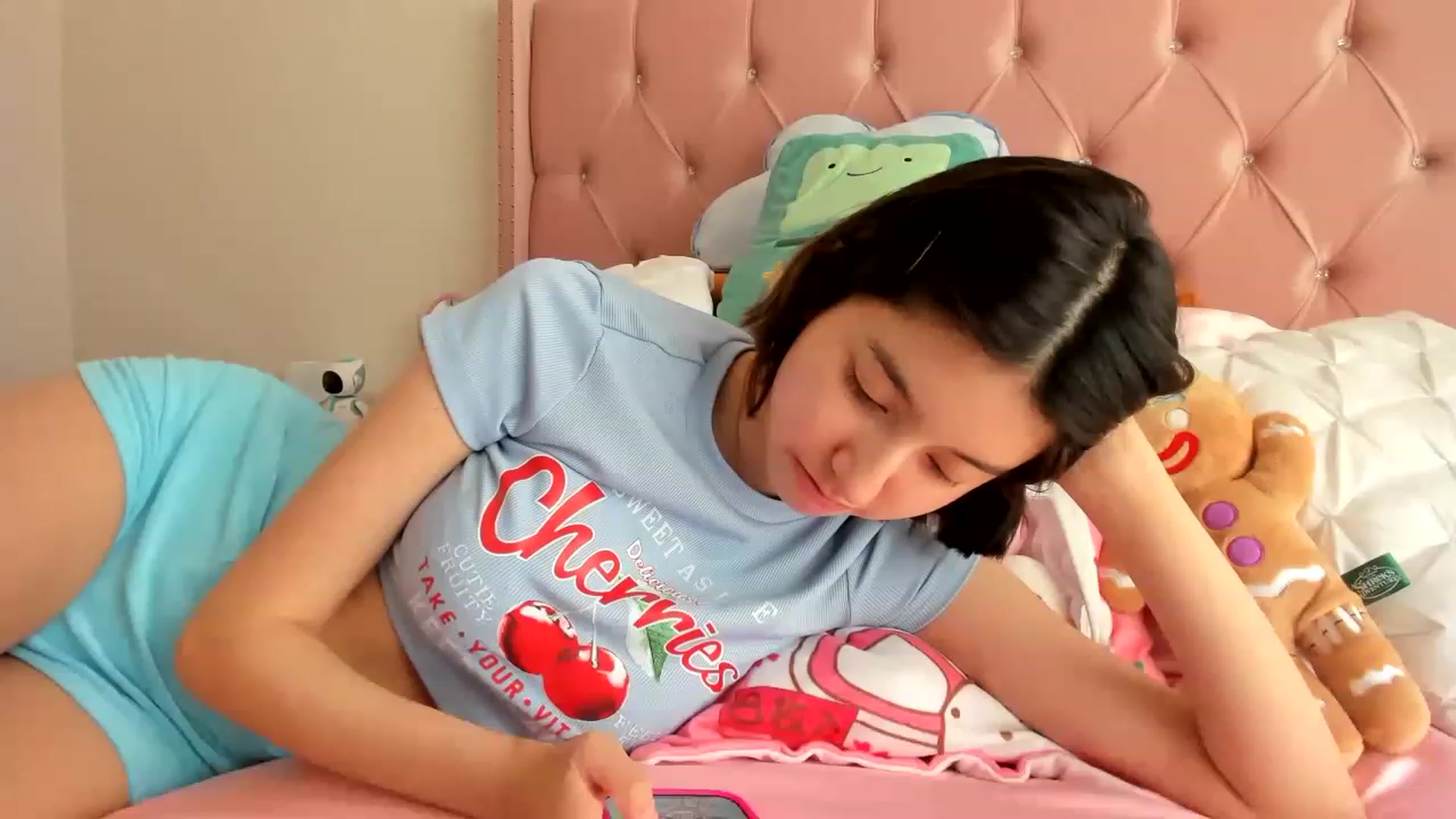Gallery image thumbnail from Cherrycute666's myfreecams stream on, 05/08/2023, 20:06 image 6 of 20