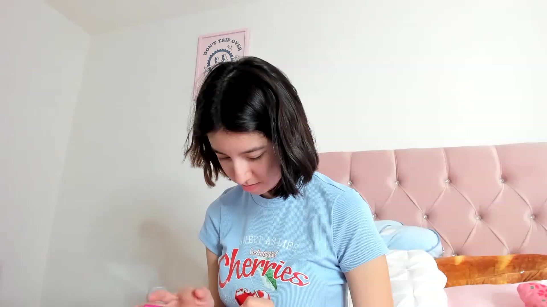 Gallery image thumbnail from Cherrycute666's myfreecams stream on, 05/08/2023, 23:53 image 7 of 20