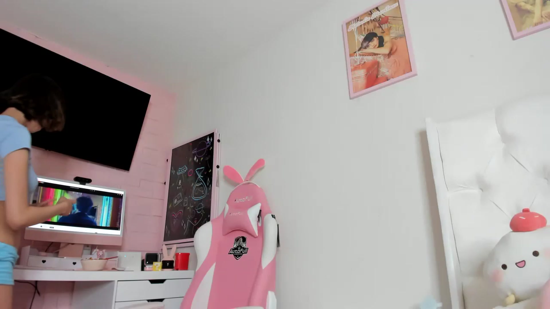 Gallery image thumbnail from Cherrycute666's myfreecams stream on, 05/08/2023, 23:53 image 17 of 20