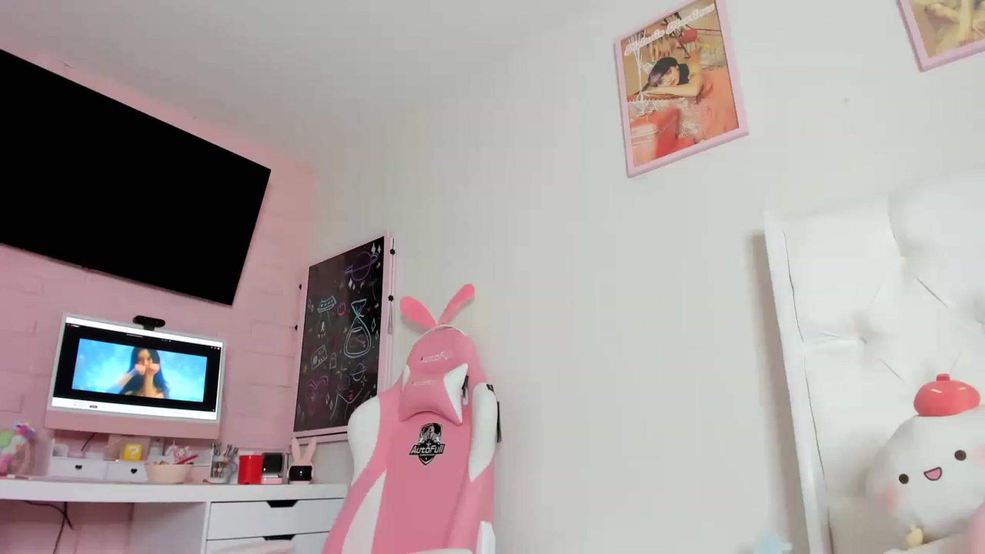 Gallery image thumbnail from Cherrycute666's myfreecams stream on, 05/08/2023, 23:53 image 18 of 20