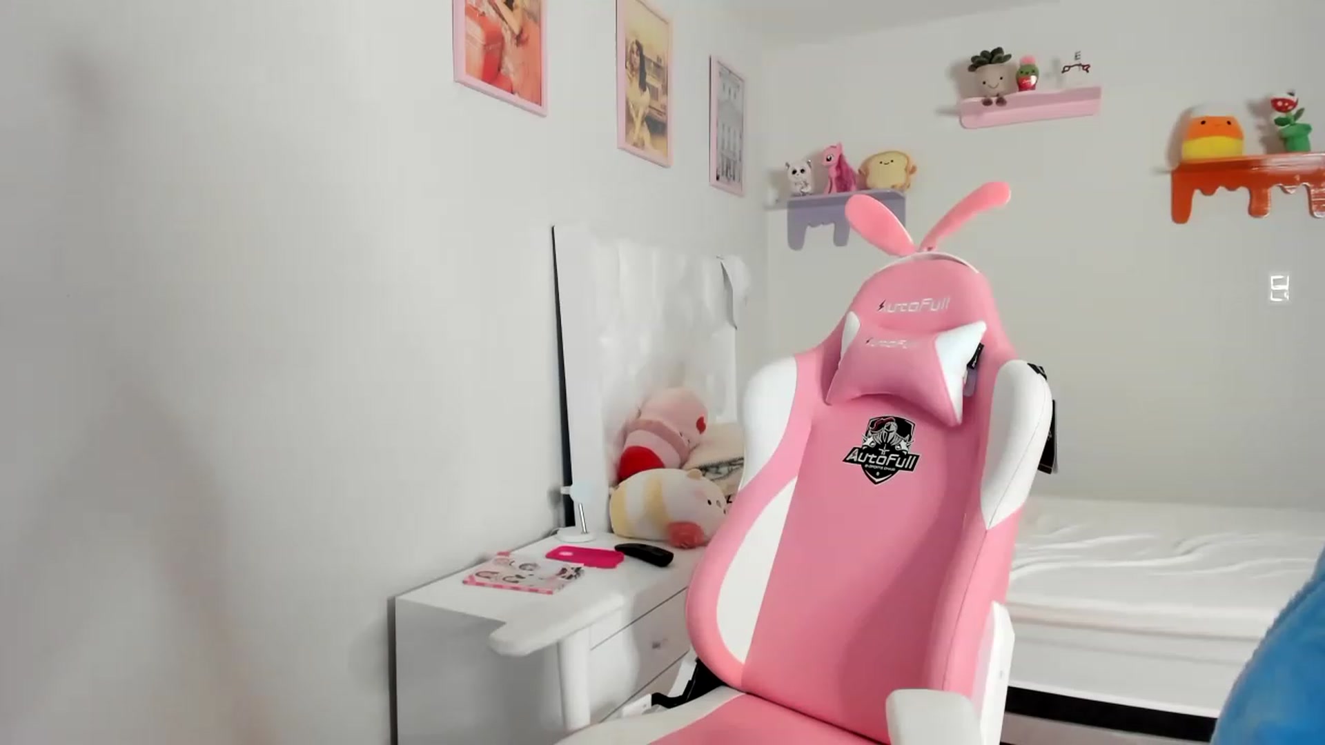 Gallery image thumbnail from Cherrycute666's myfreecams stream on, 05/09/2023, 03:15 image 6 of 20