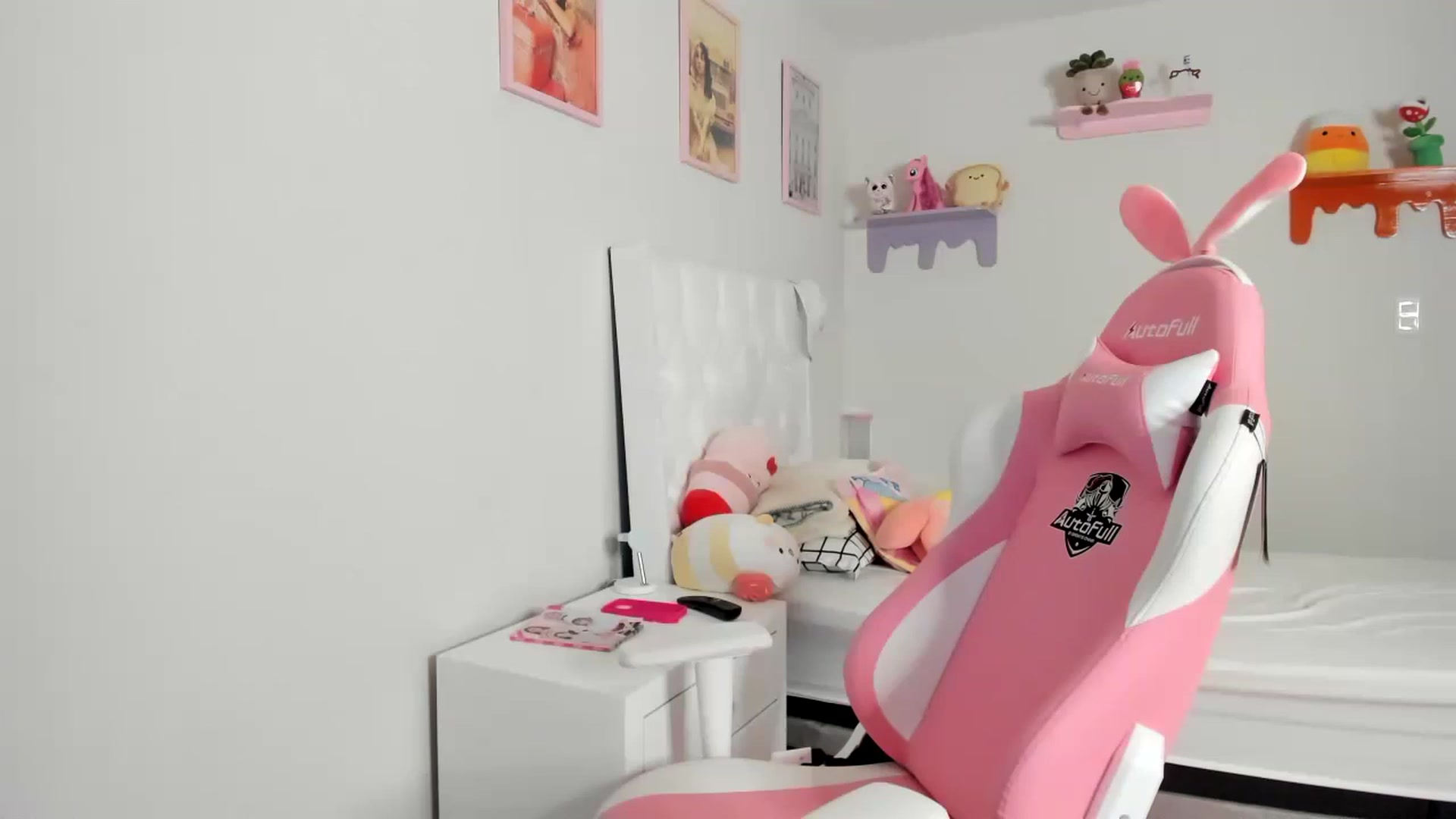 Gallery image thumbnail from Cherrycute666's myfreecams stream on, 05/09/2023, 03:15 image 4 of 20