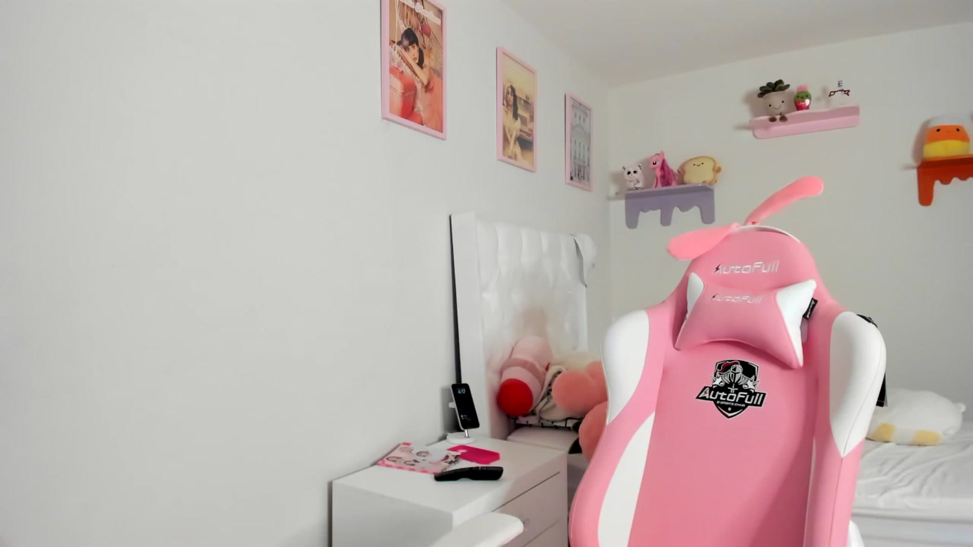 Gallery image thumbnail from Cherrycute666's myfreecams stream on, 05/09/2023, 10:21 image 20 of 20