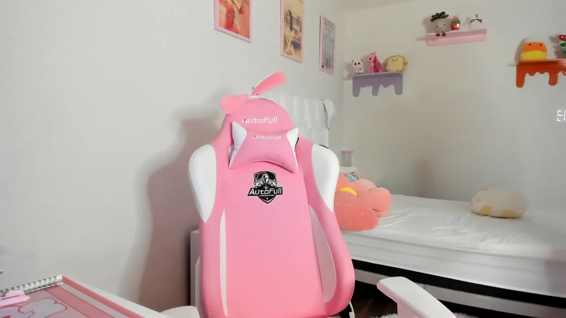 Gallery image thumbnail from Cherrycute666's myfreecams stream on, 05/09/2023, 10:21 image 4 of 20