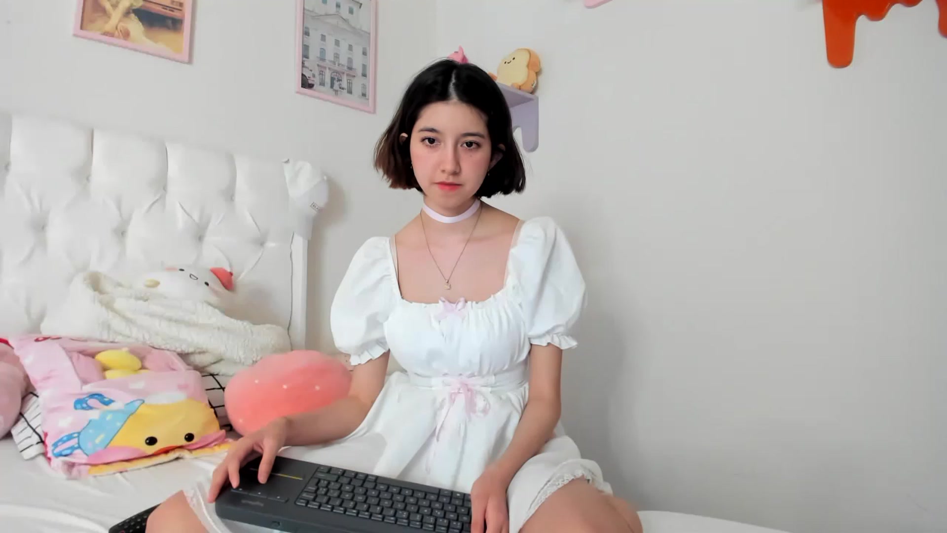 Gallery image thumbnail from Cherrycute666's myfreecams stream on, 05/09/2023, 23:13 image 16 of 20