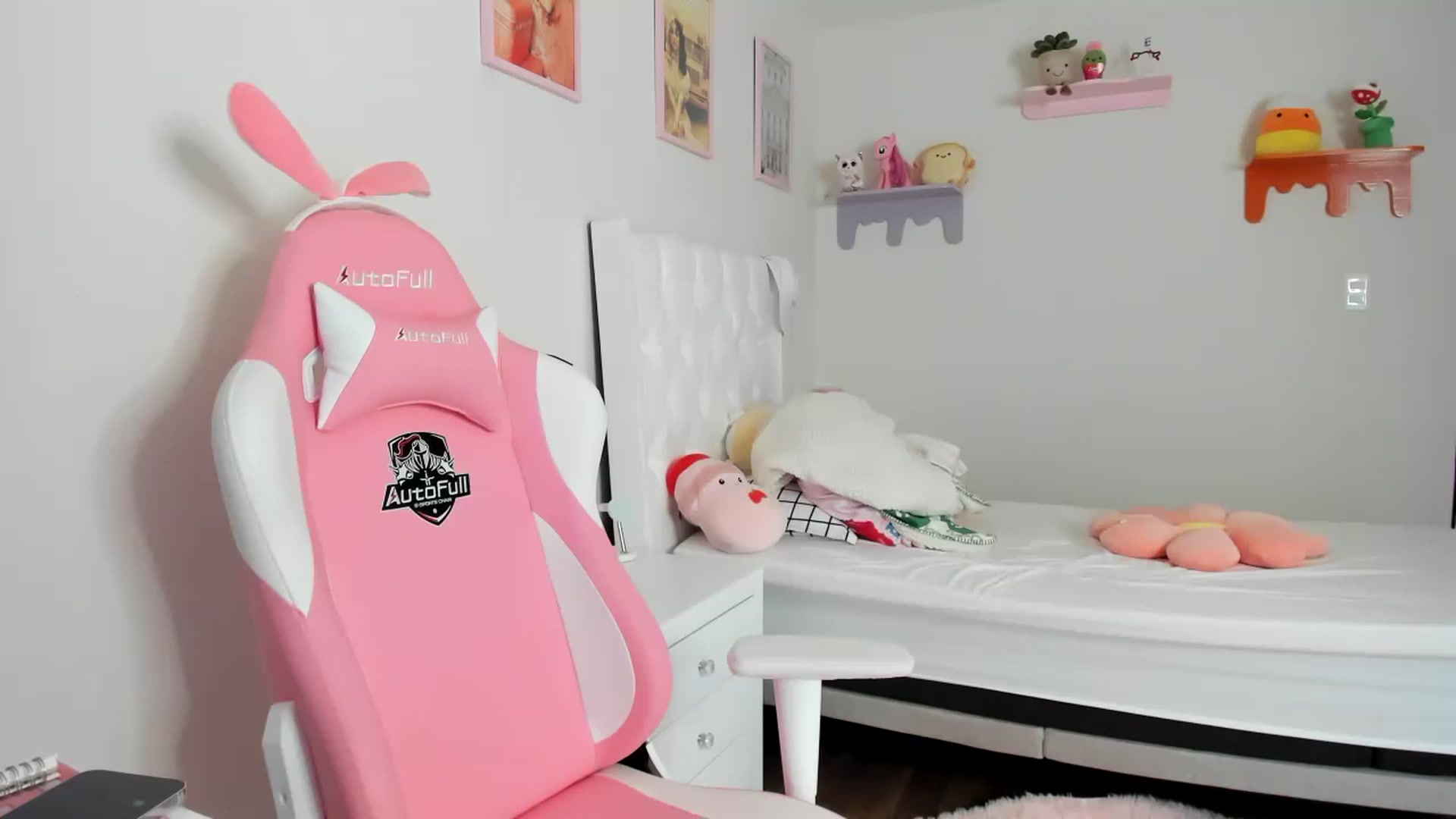 Gallery image thumbnail from Cherrycute666's myfreecams stream on, 05/09/2023, 23:13 image 13 of 20