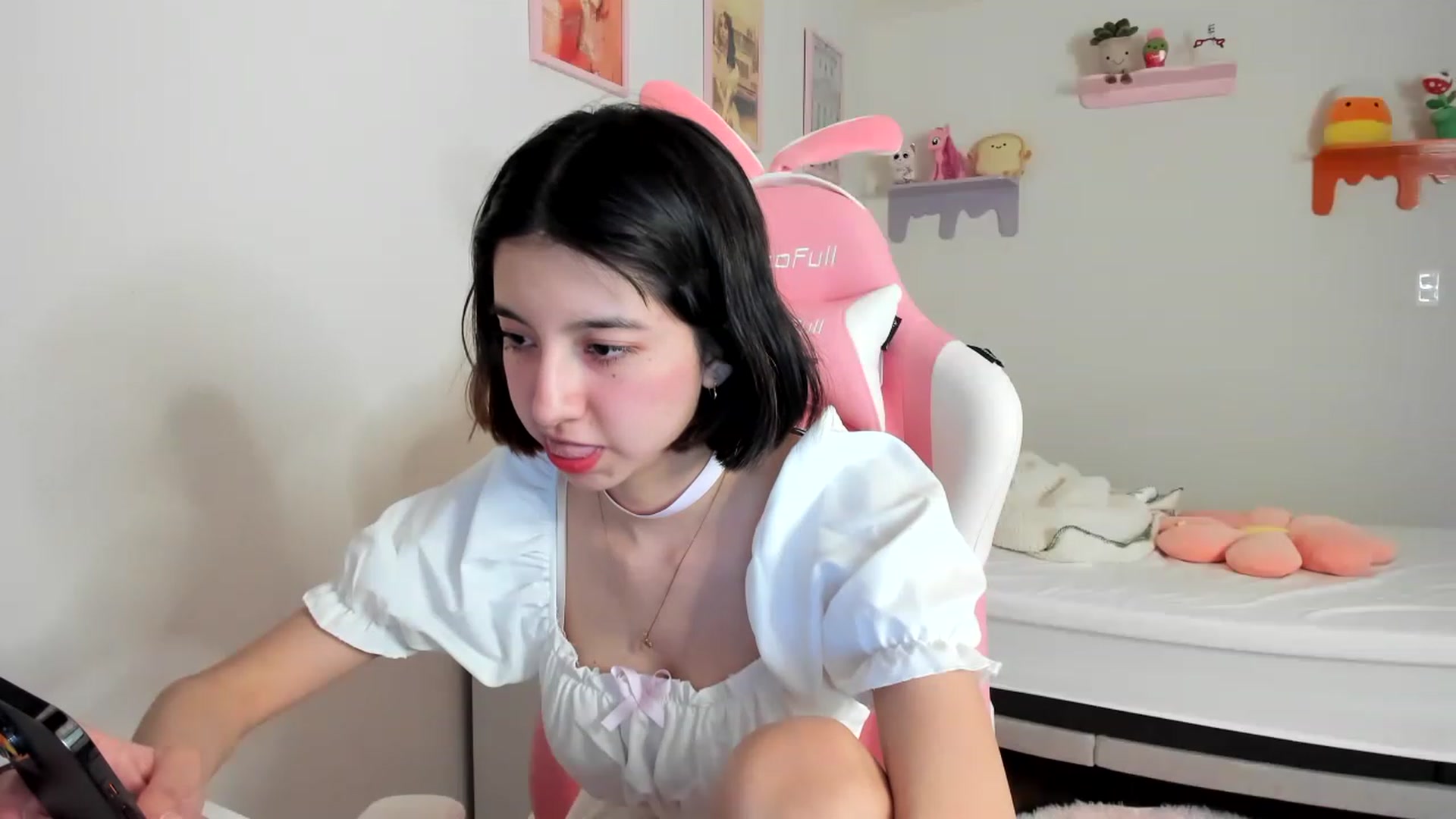 Gallery image thumbnail from Cherrycute666's myfreecams stream on, 05/09/2023, 23:13 image 4 of 20