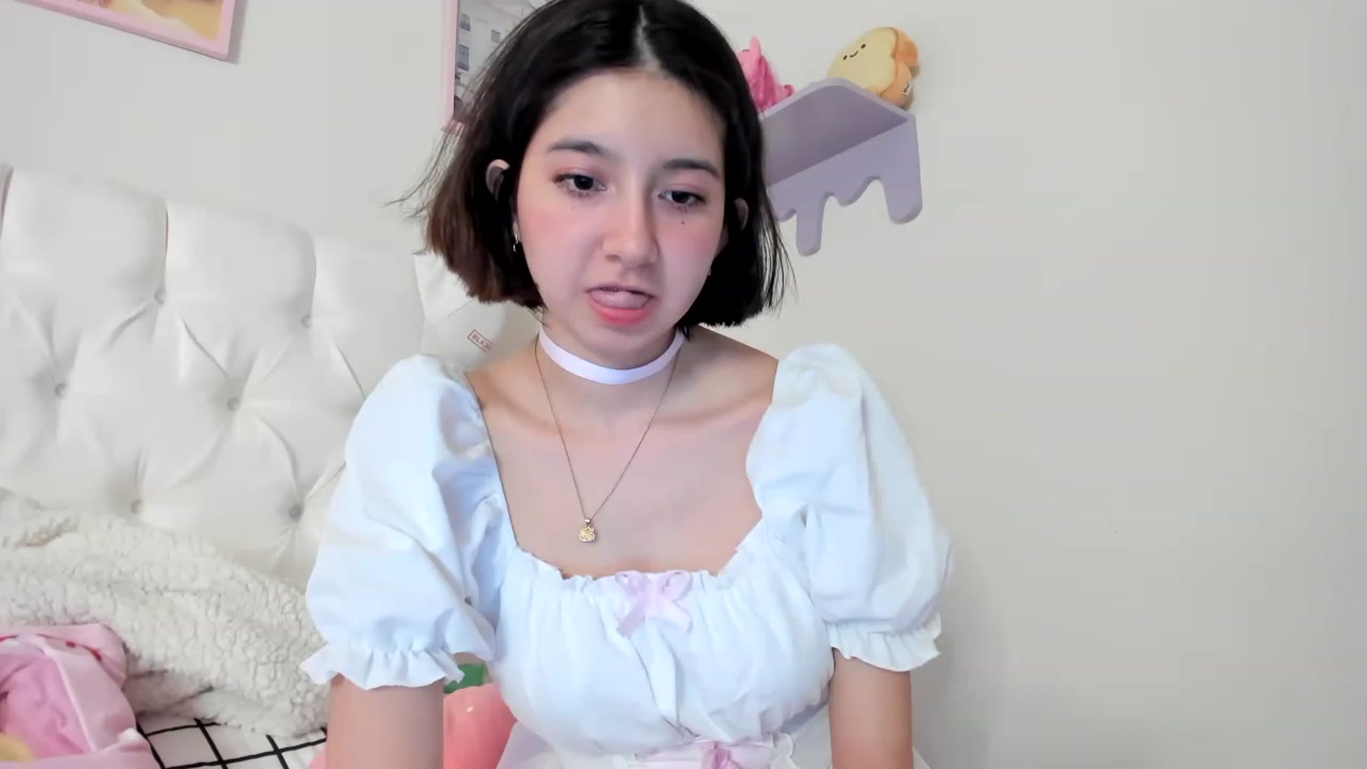 Gallery image thumbnail from Cherrycute666's myfreecams stream on, 05/10/2023, 01:31 image 10 of 20