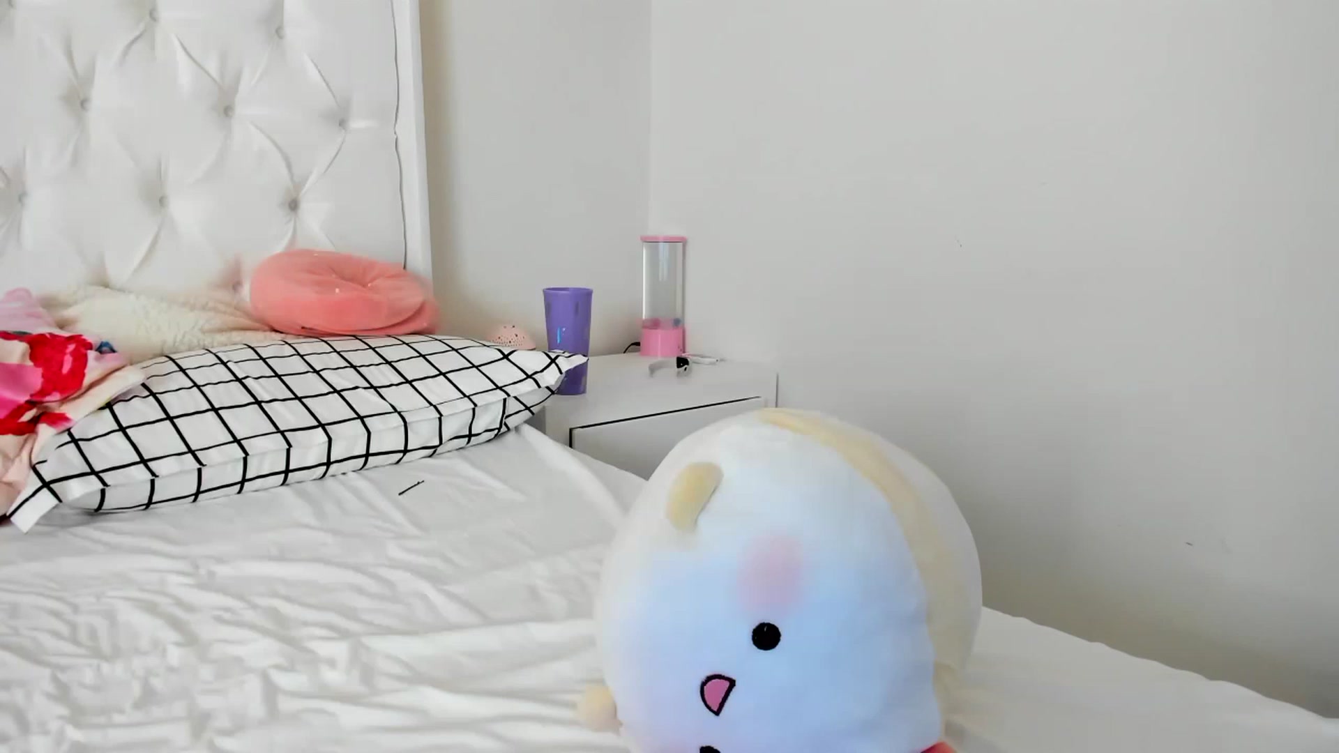 Gallery image thumbnail from Cherrycute666's myfreecams stream on, 05/10/2023, 14:38 image 20 of 20
