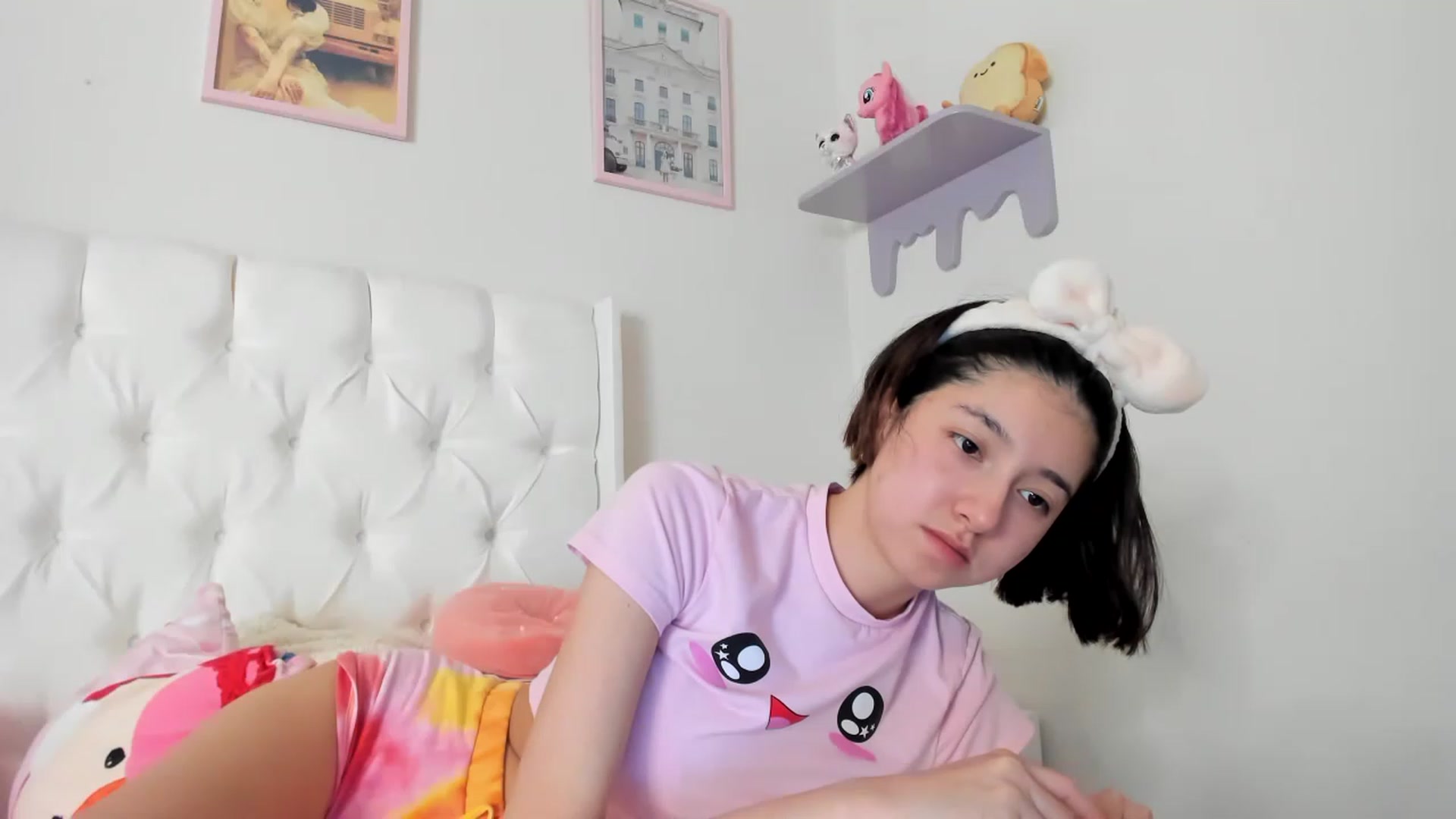 Gallery image thumbnail from Cherrycute666's myfreecams stream on, 05/10/2023, 14:38 image 2 of 20