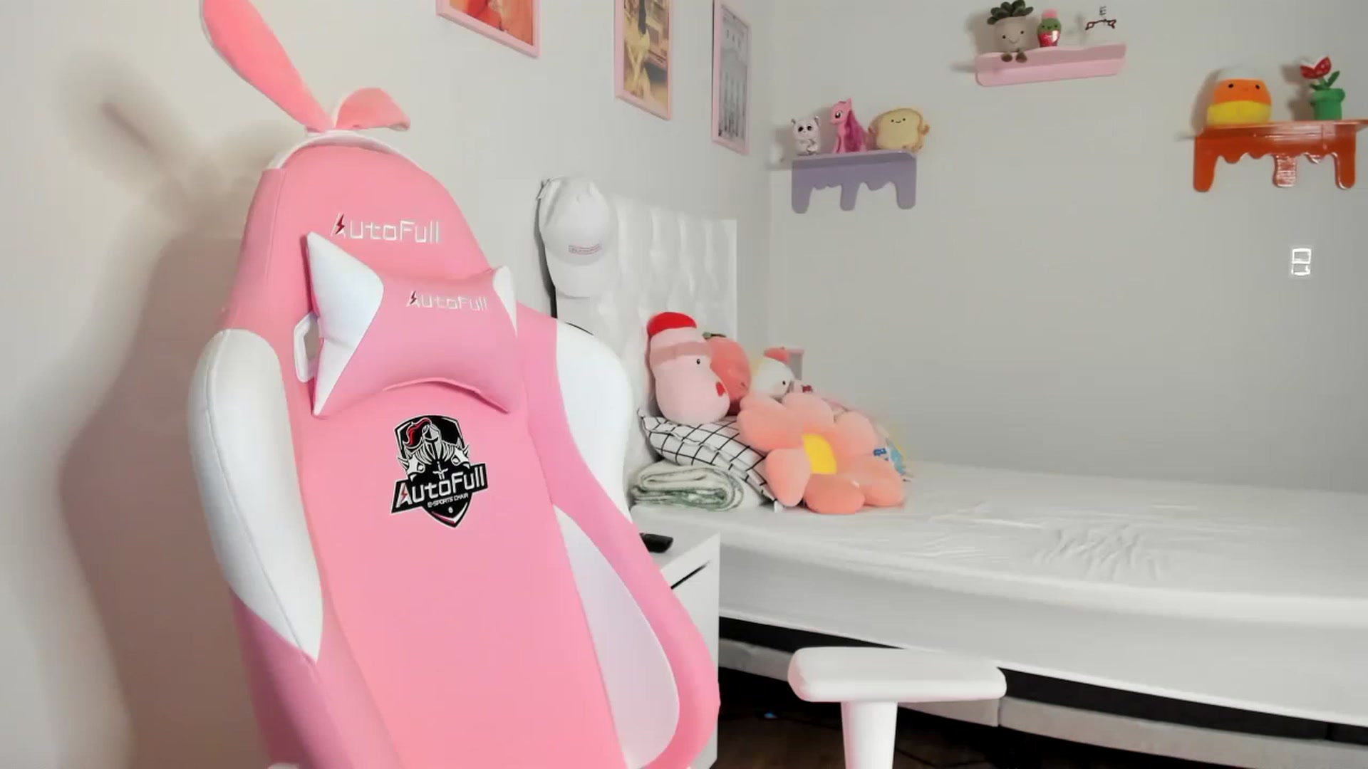 Gallery image thumbnail from Cherrycute666's myfreecams stream on, 05/11/2023, 06:44 image 4 of 20