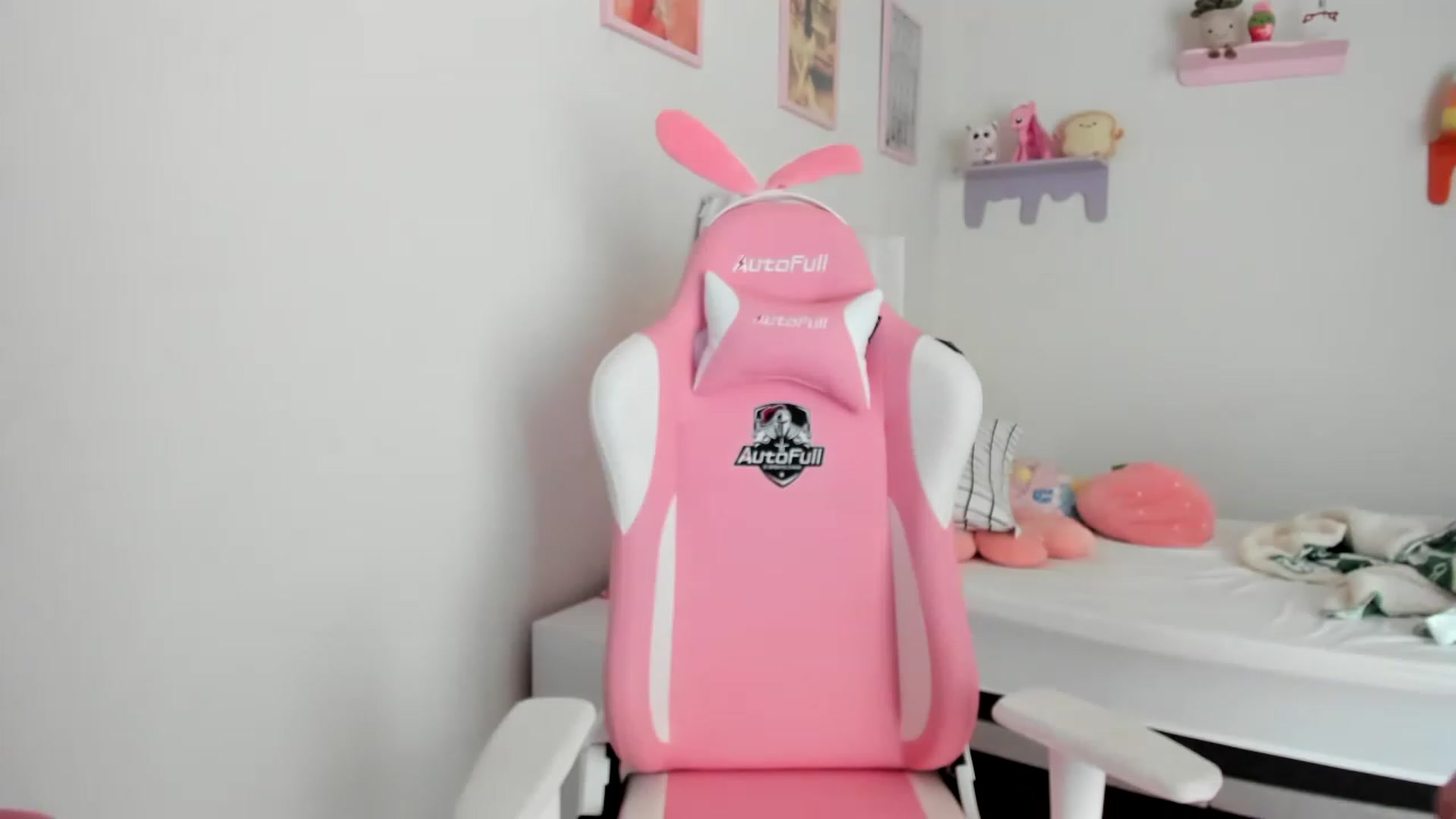 Gallery image thumbnail from Cherrycute666's myfreecams stream on, 05/11/2023, 17:05 image 13 of 20
