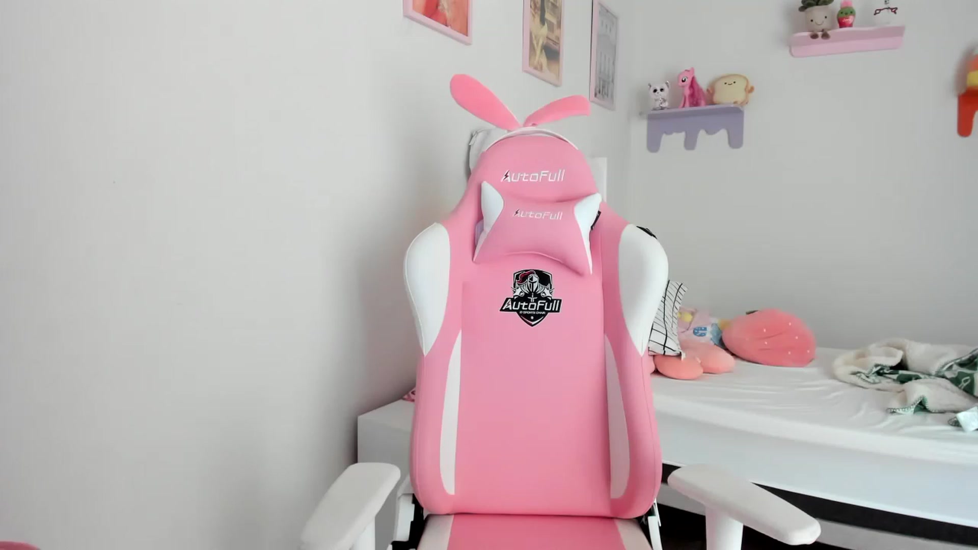 Gallery image thumbnail from Cherrycute666's myfreecams stream on, 05/11/2023, 17:05 image 14 of 20
