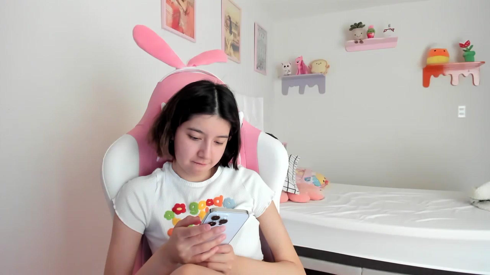 Gallery image thumbnail from Cherrycute666's myfreecams stream on, 05/11/2023, 19:29 image 6 of 20