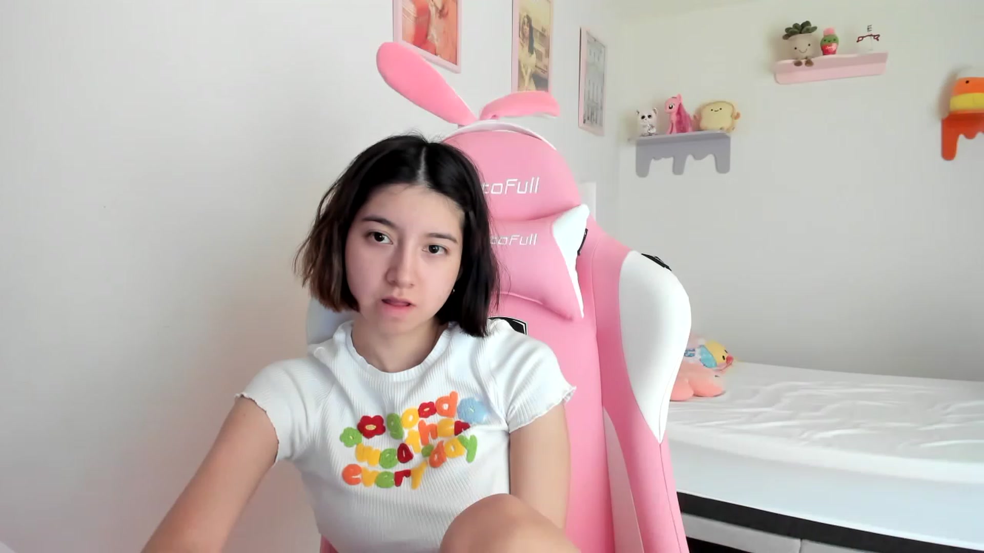 Gallery image thumbnail from Cherrycute666's myfreecams stream on, 05/11/2023, 19:29 image 17 of 20