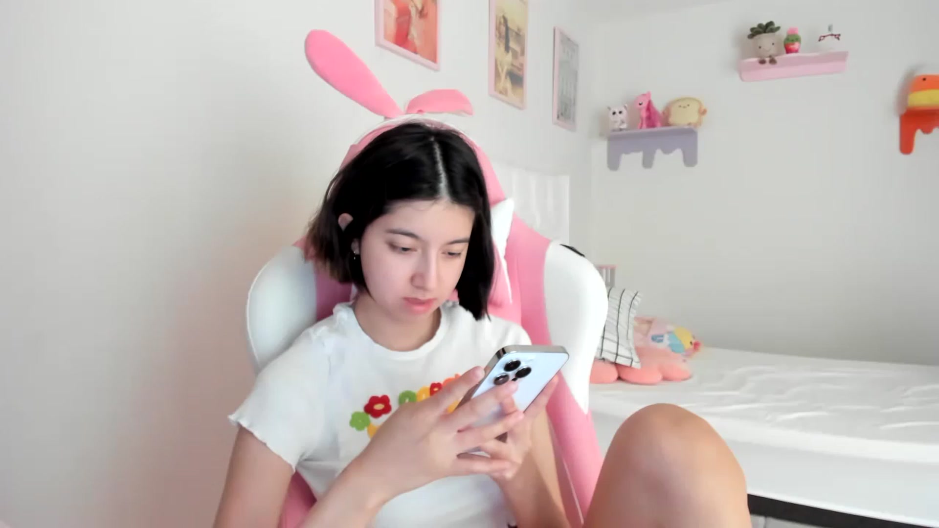Gallery image thumbnail from Cherrycute666's myfreecams stream on, 05/11/2023, 19:29 image 14 of 20