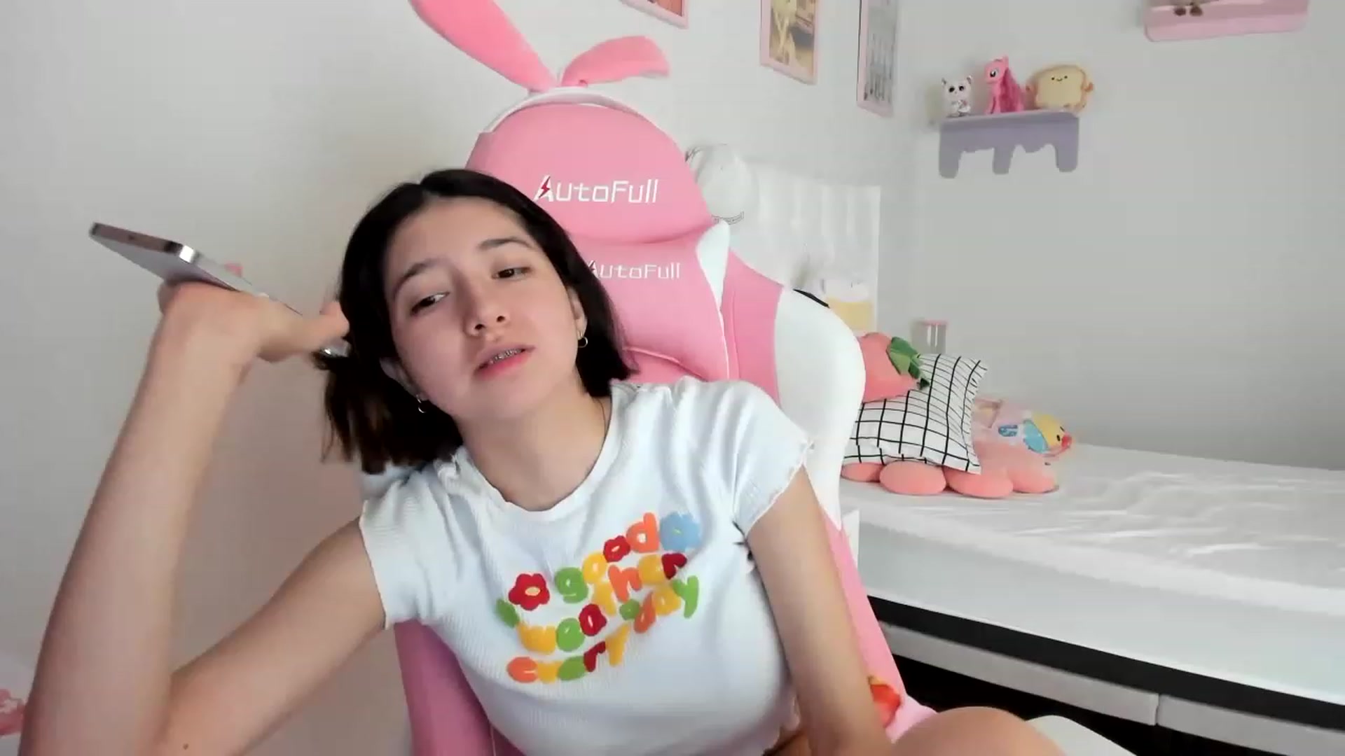 Gallery image thumbnail from Cherrycute666's myfreecams stream on, 05/11/2023, 19:29 image 7 of 20