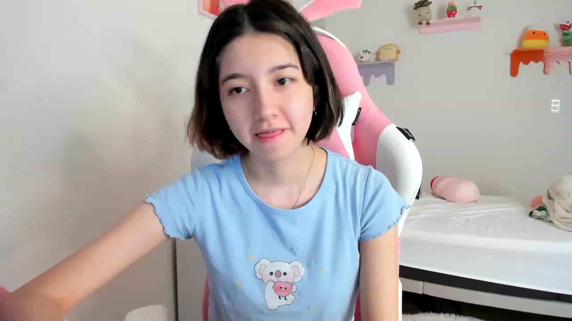 Gallery image thumbnail from Cherrycute666's myfreecams stream on, 05/12/2023, 18:34 image 13 of 20