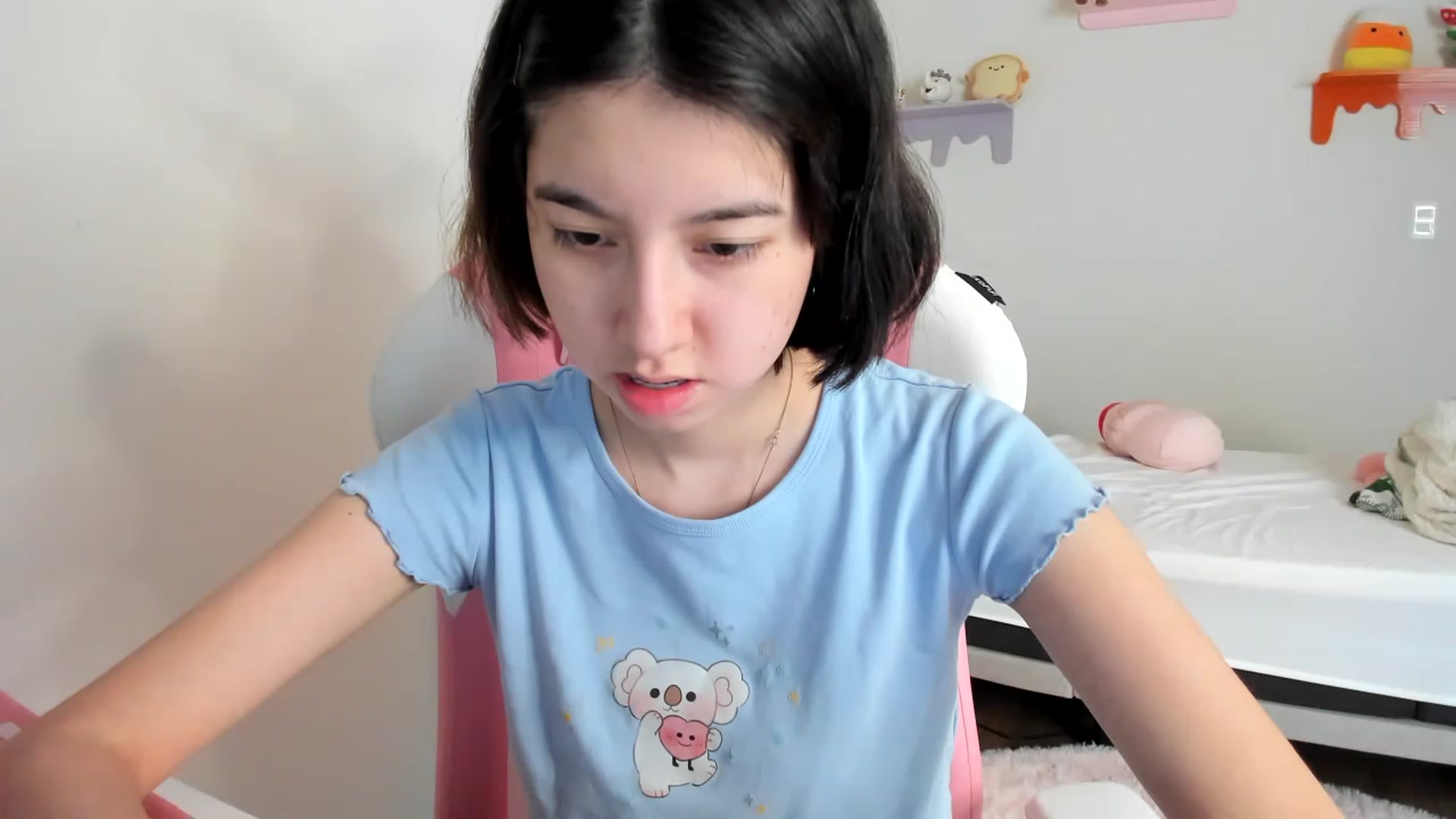 Gallery image thumbnail from Cherrycute666's myfreecams stream on, 05/12/2023, 18:34 image 12 of 20