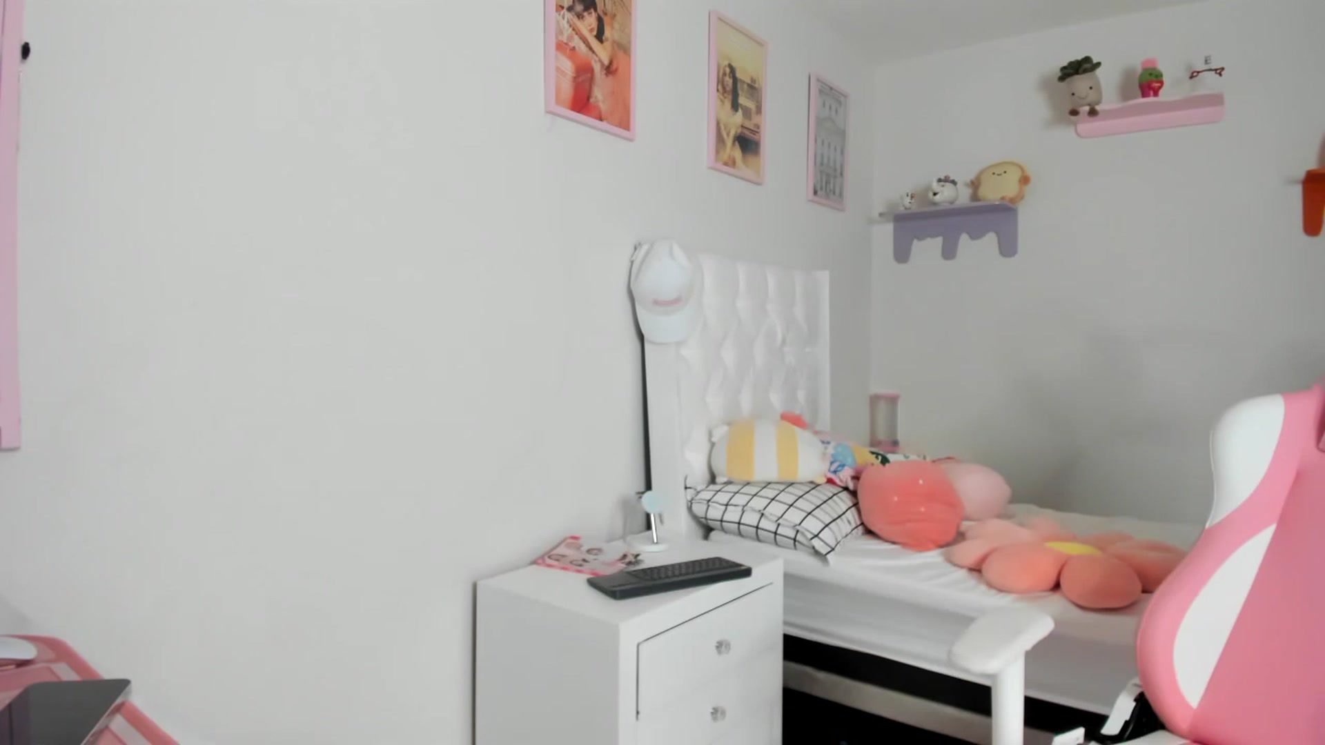 Gallery image thumbnail from Cherrycute666's myfreecams stream on, 05/12/2023, 20:59 image 15 of 20