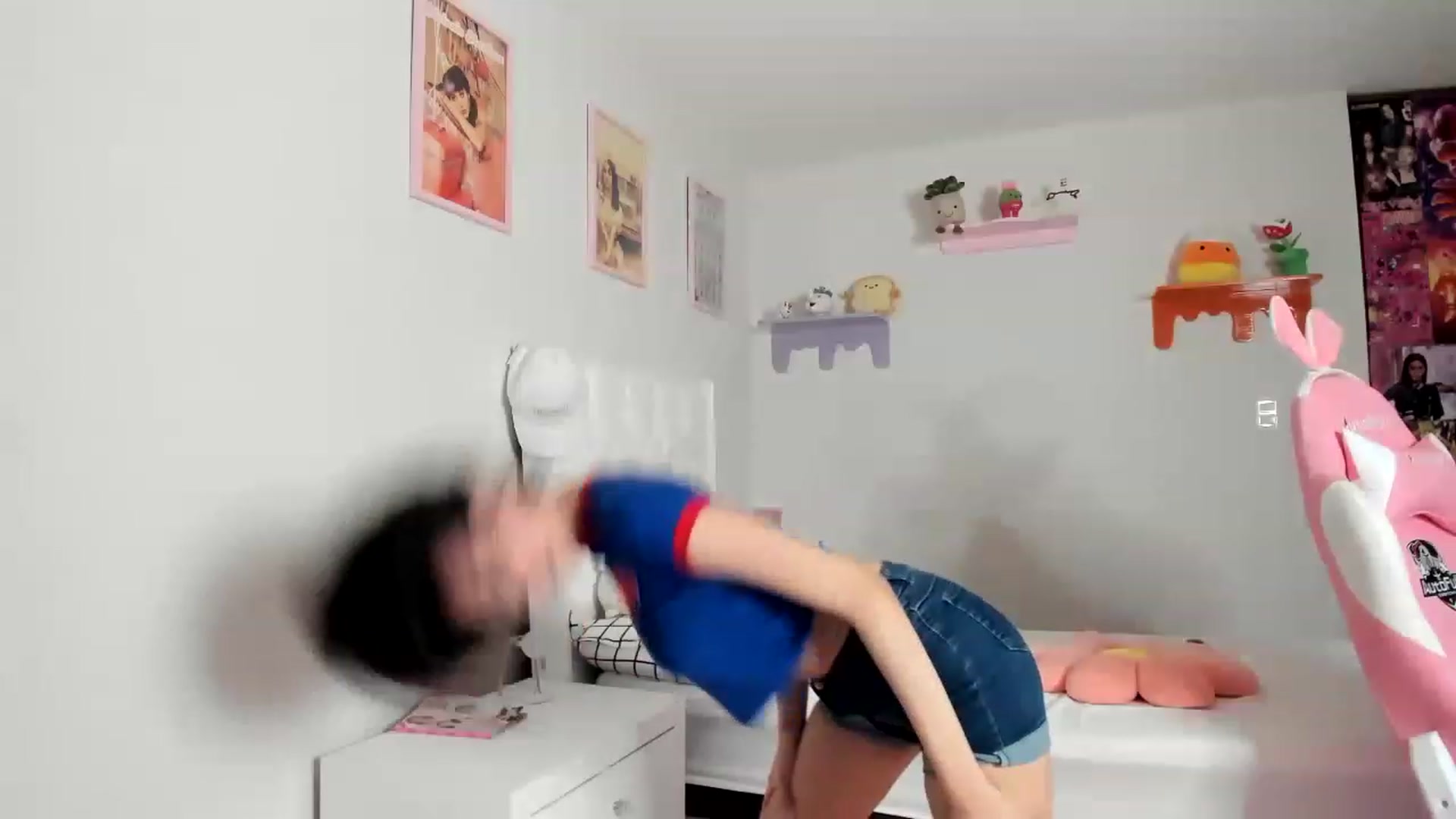 Gallery image thumbnail from Cherrycute666's myfreecams stream on, 05/13/2023, 06:19 image 10 of 20