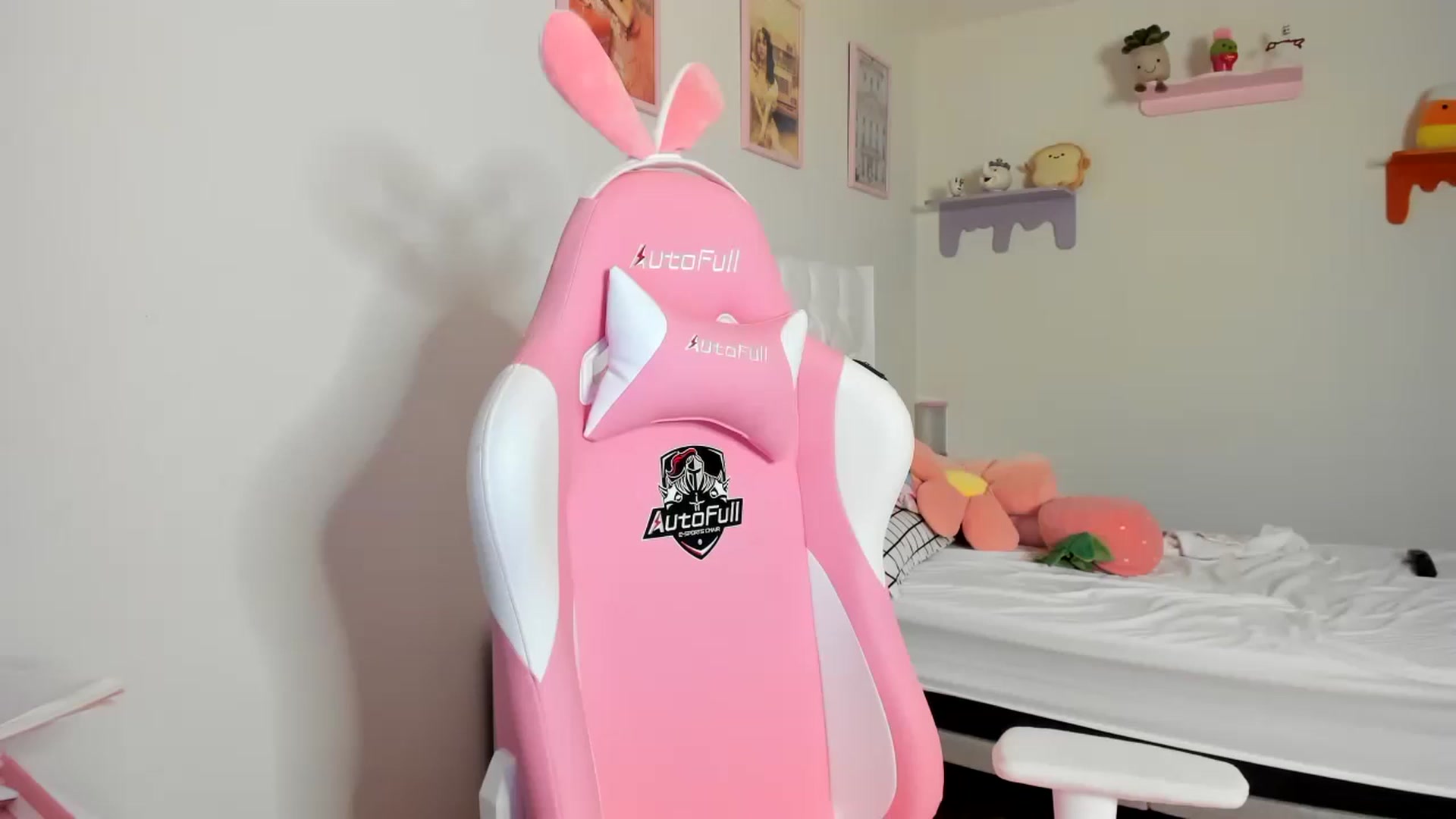 Gallery image thumbnail from Cherrycute666's myfreecams stream on, 05/13/2023, 11:08 image 17 of 20