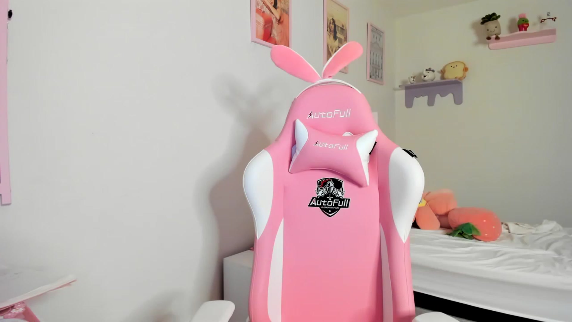 Gallery image thumbnail from Cherrycute666's myfreecams stream on, 05/13/2023, 11:08 image 16 of 20