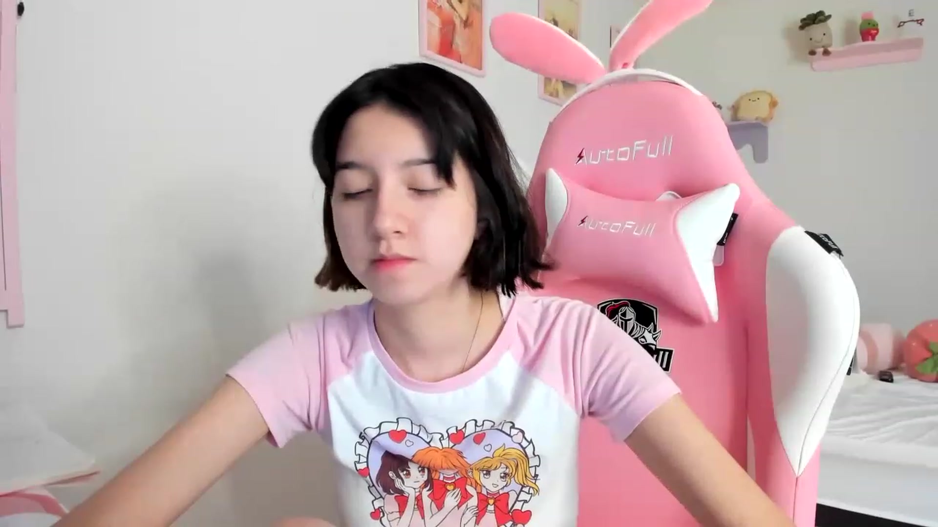 Gallery image thumbnail from Cherrycute666's myfreecams stream on, 05/13/2023, 17:20 image 17 of 20