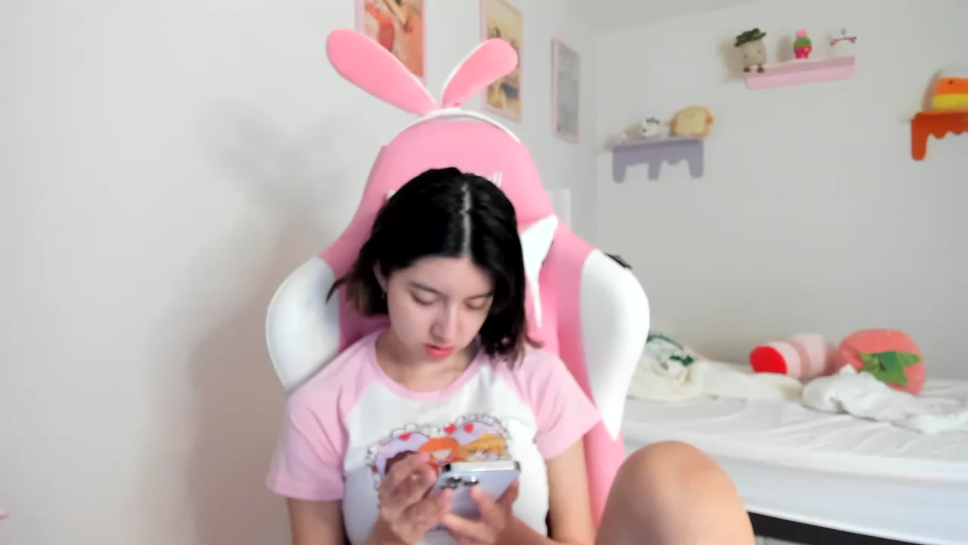 Gallery image thumbnail from Cherrycute666's myfreecams stream on, 05/13/2023, 17:20 image 2 of 20
