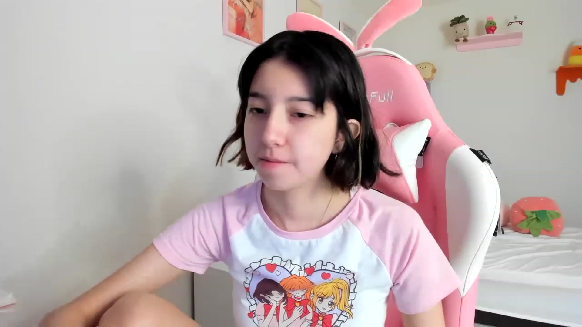 Gallery image thumbnail from Cherrycute666's myfreecams stream on, 05/13/2023, 17:20 image 6 of 20