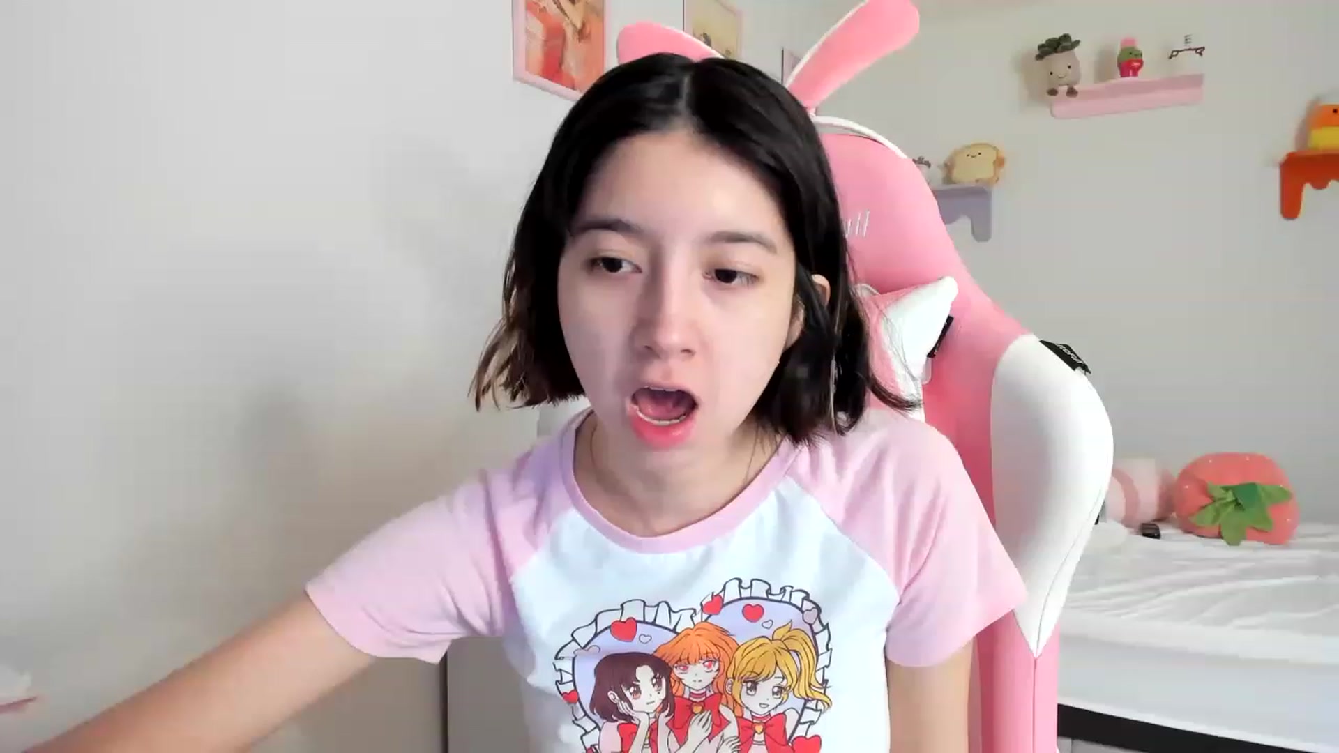 Gallery image thumbnail from Cherrycute666's myfreecams stream on, 05/13/2023, 17:20 image 5 of 20