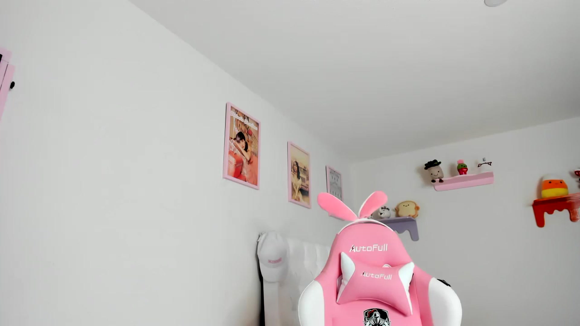 Gallery image thumbnail from Cherrycute666's myfreecams stream on, 05/13/2023, 17:20 image 4 of 20