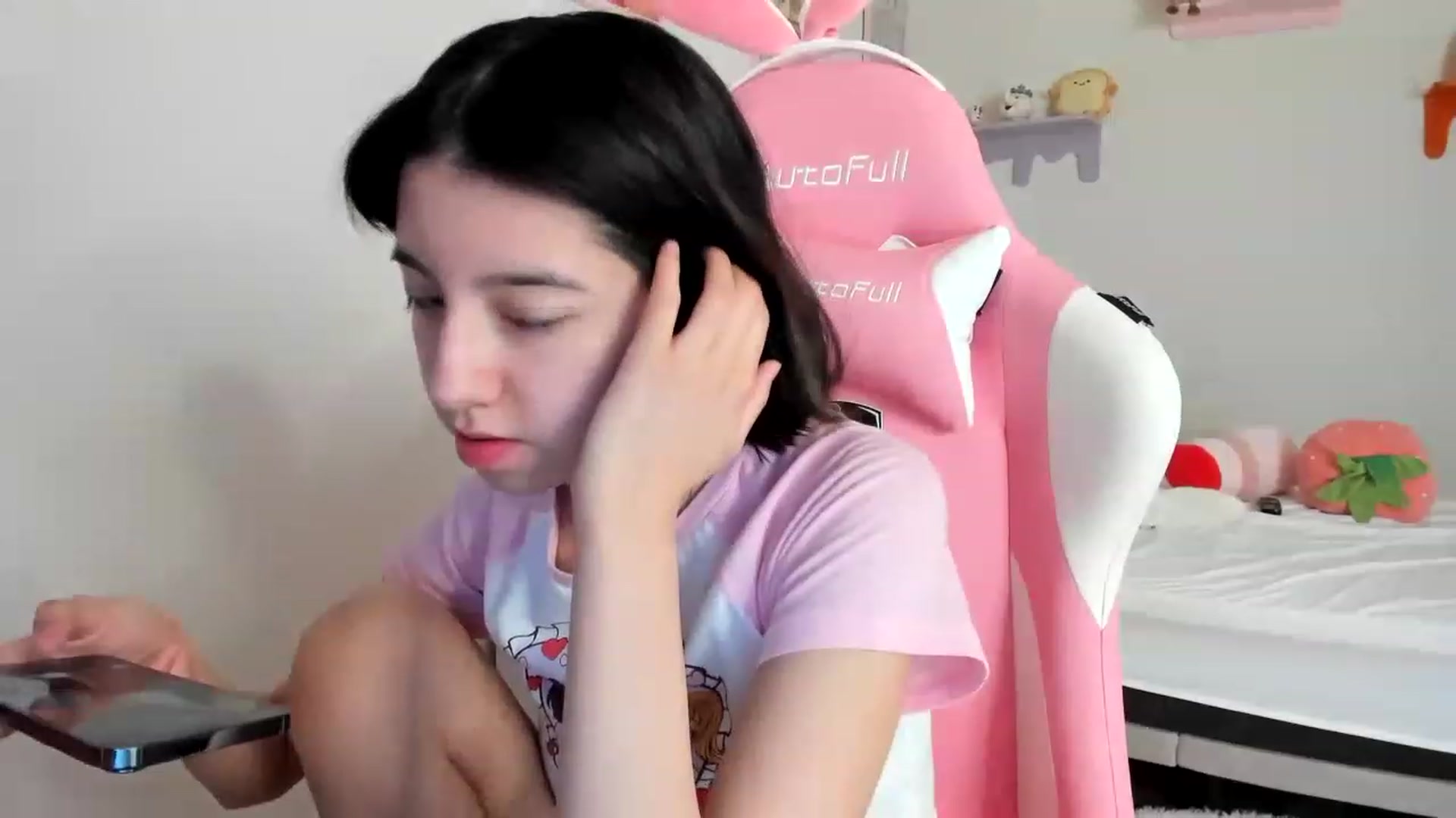 Gallery image thumbnail from Cherrycute666's myfreecams stream on, 05/13/2023, 17:20 image 7 of 20