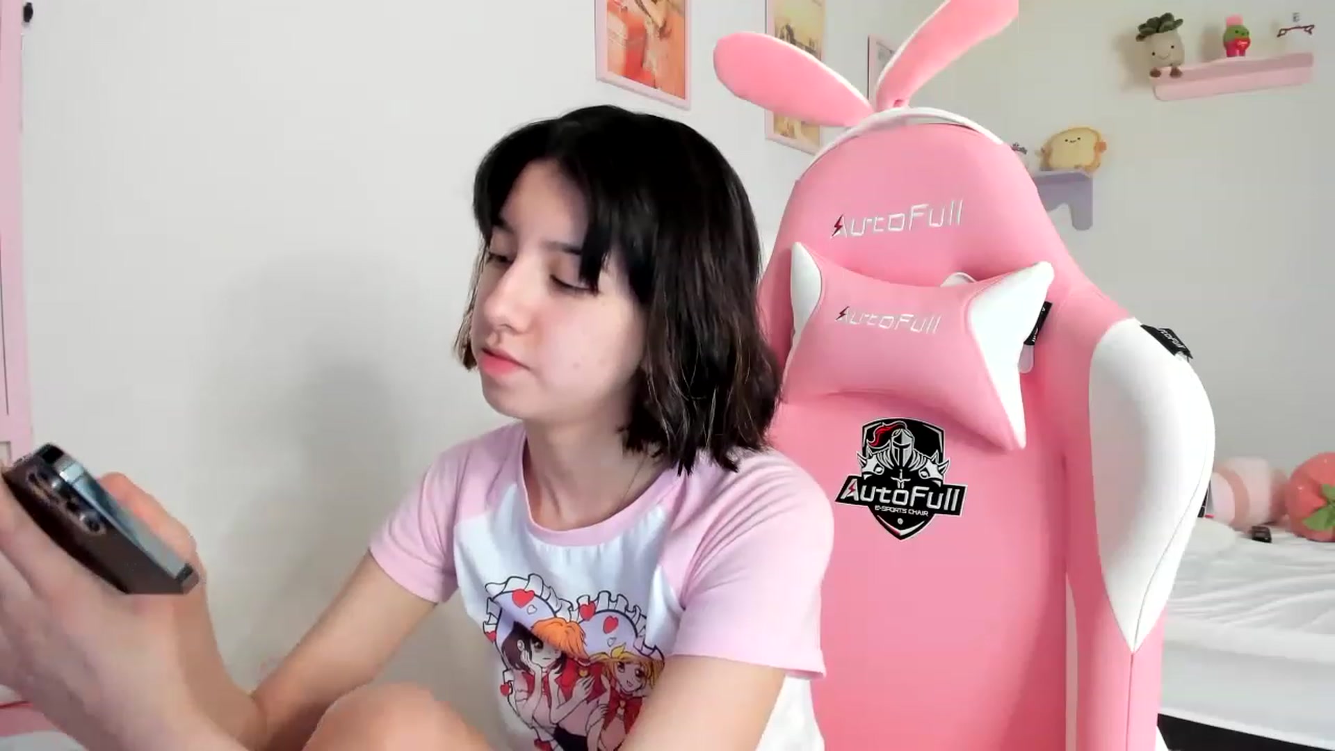 Gallery image thumbnail from Cherrycute666's myfreecams stream on, 05/13/2023, 17:20 image 15 of 20