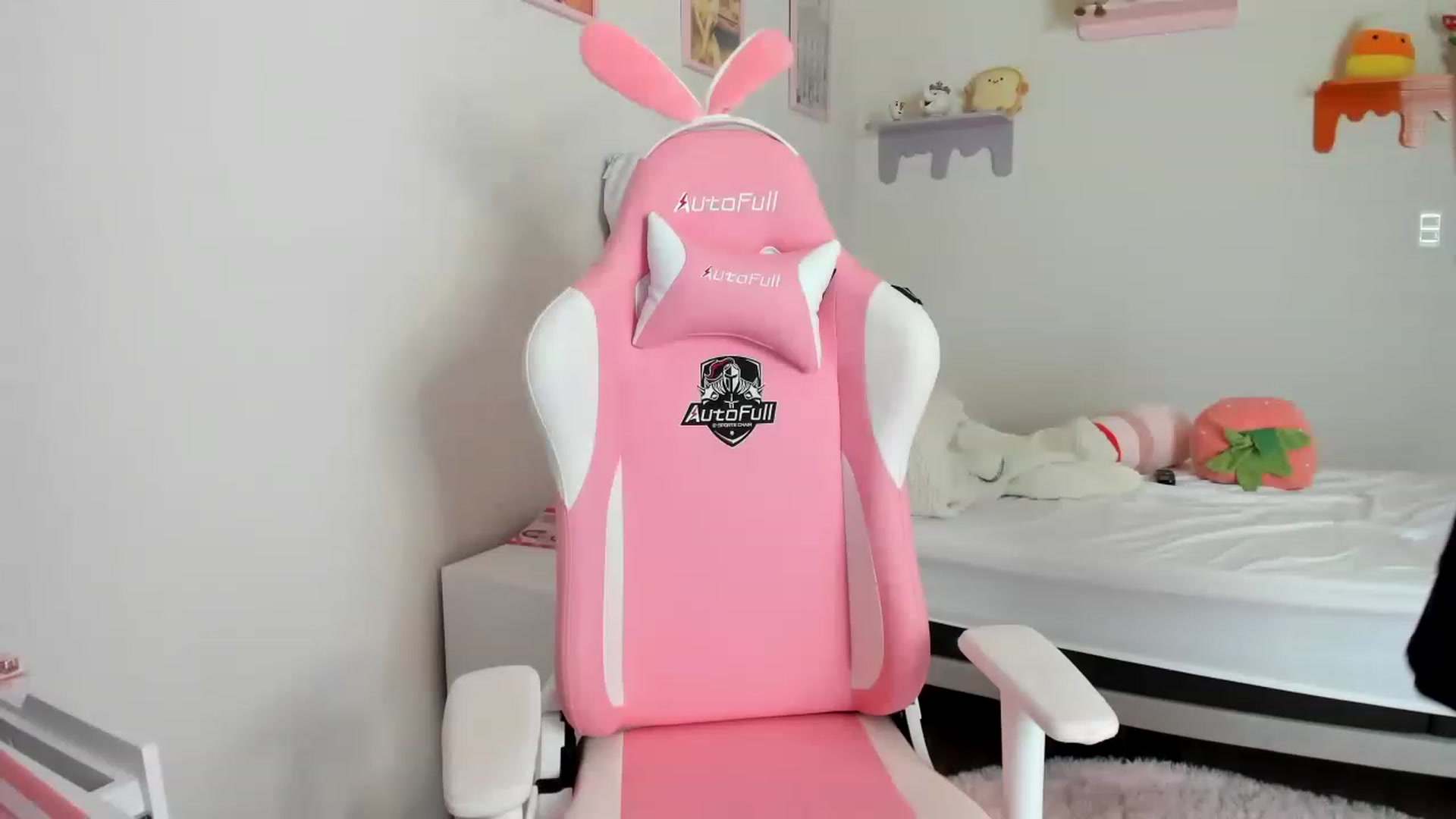 Gallery image thumbnail from Cherrycute666's myfreecams stream on, 05/13/2023, 20:39 image 10 of 20