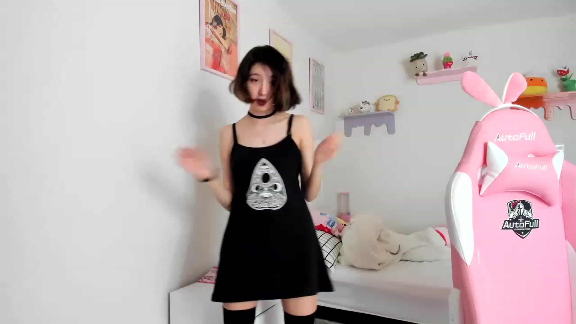 Gallery image thumbnail from Cherrycute666's myfreecams stream on, 05/13/2023, 20:39 image 12 of 20