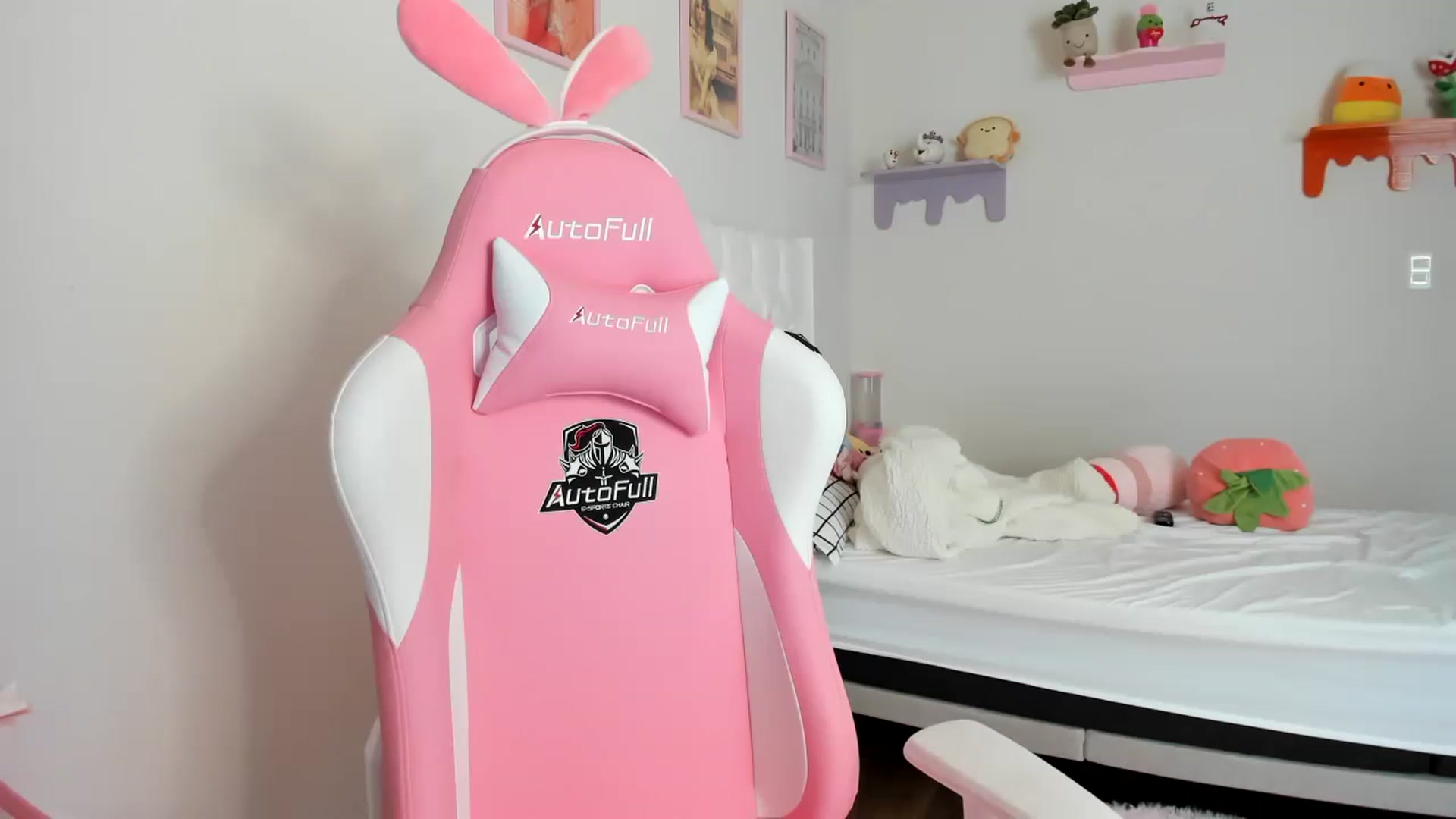 Gallery image thumbnail from Cherrycute666's myfreecams stream on, 05/13/2023, 20:39 image 6 of 20