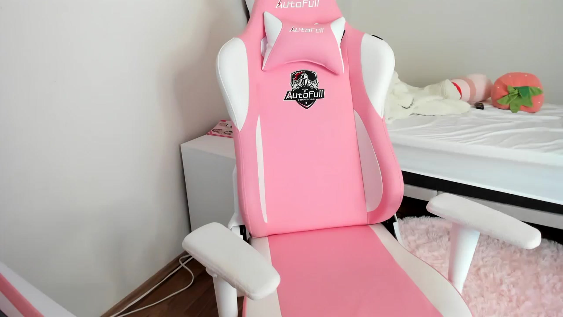 Gallery image thumbnail from Cherrycute666's myfreecams stream on, 05/13/2023, 21:10 image 14 of 20