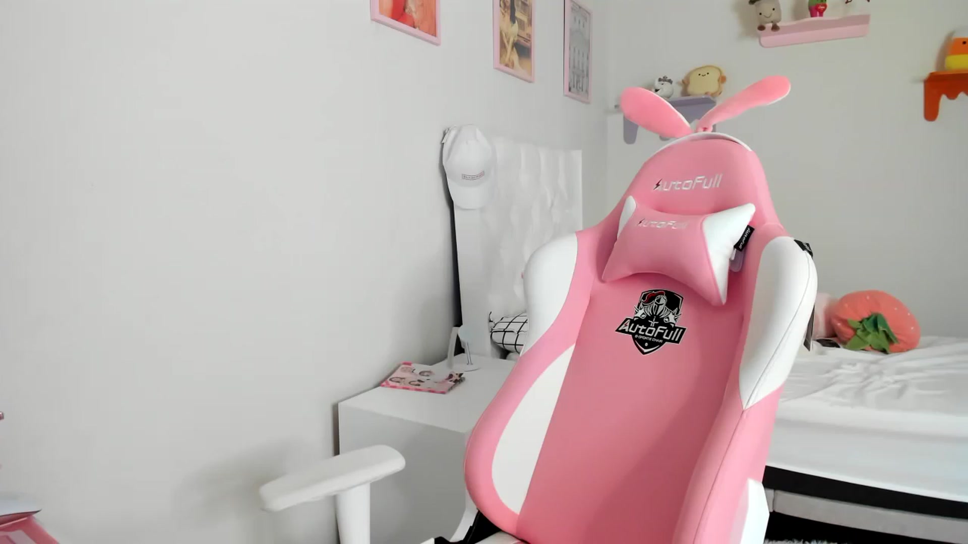 Gallery image thumbnail from Cherrycute666's myfreecams stream on, 05/14/2023, 24:03 image 20 of 20