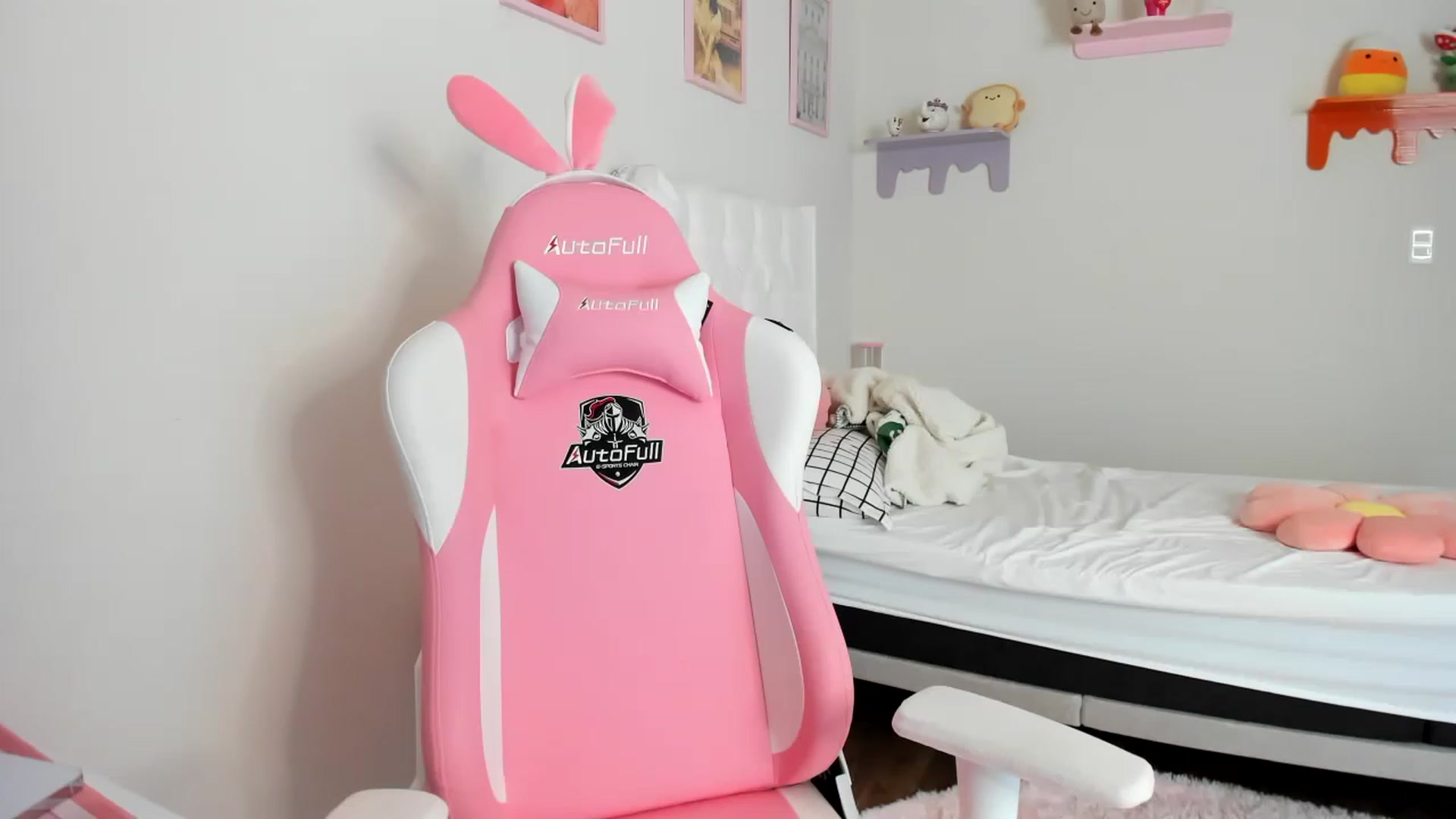 Gallery image thumbnail from Cherrycute666's myfreecams stream on, 05/14/2023, 22:29 image 13 of 20